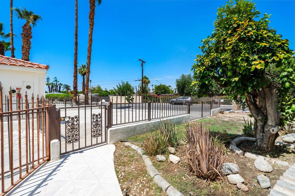 74431 De Anza Way