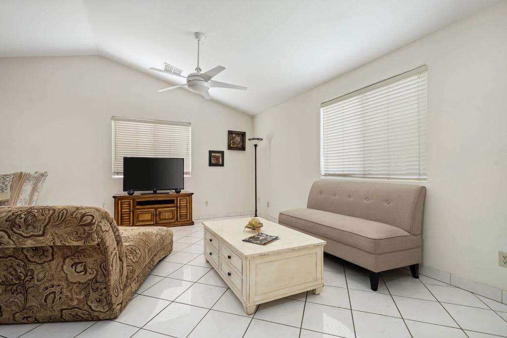 74431 De Anza Way