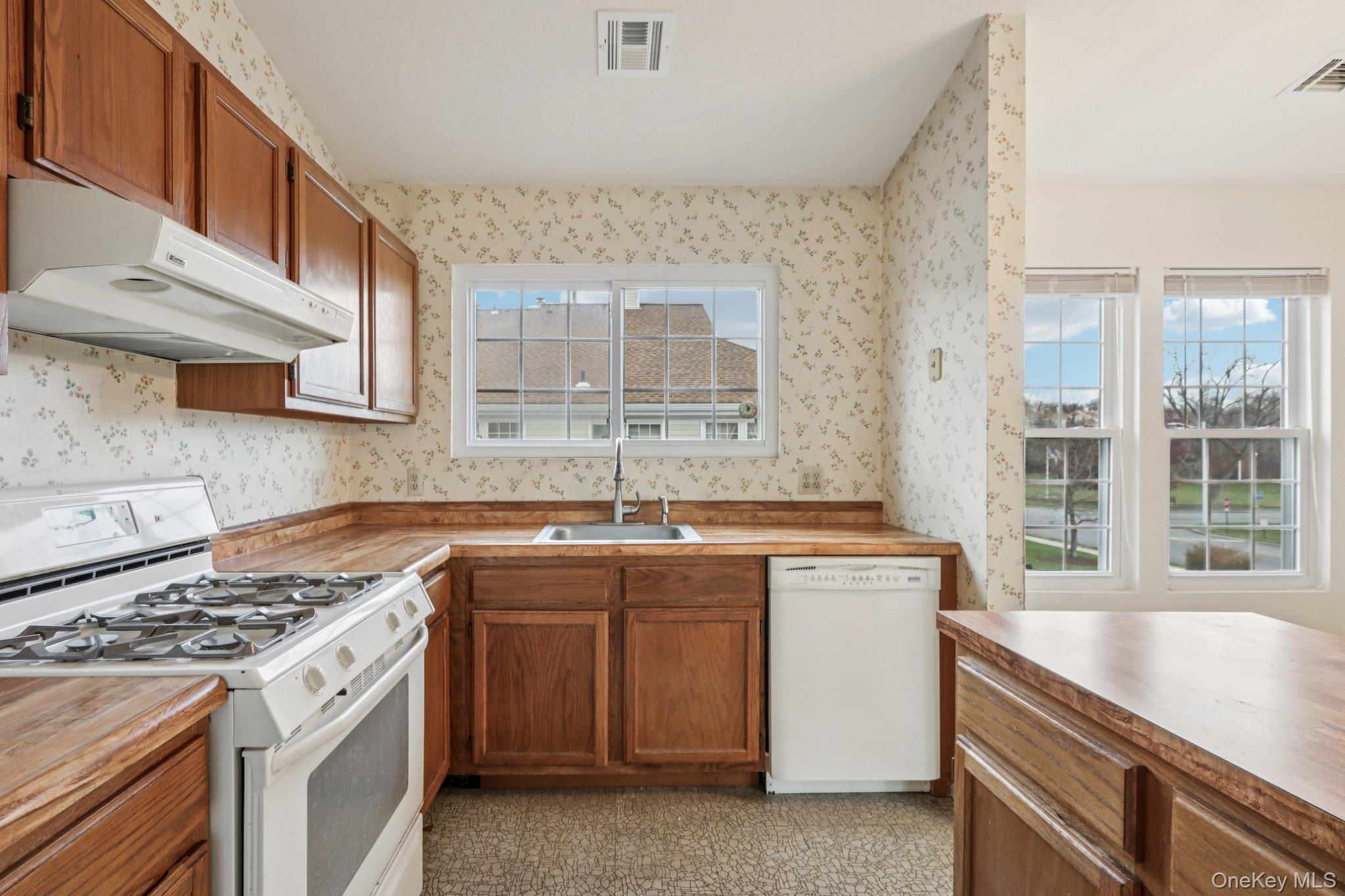 1401 Whispering Hills