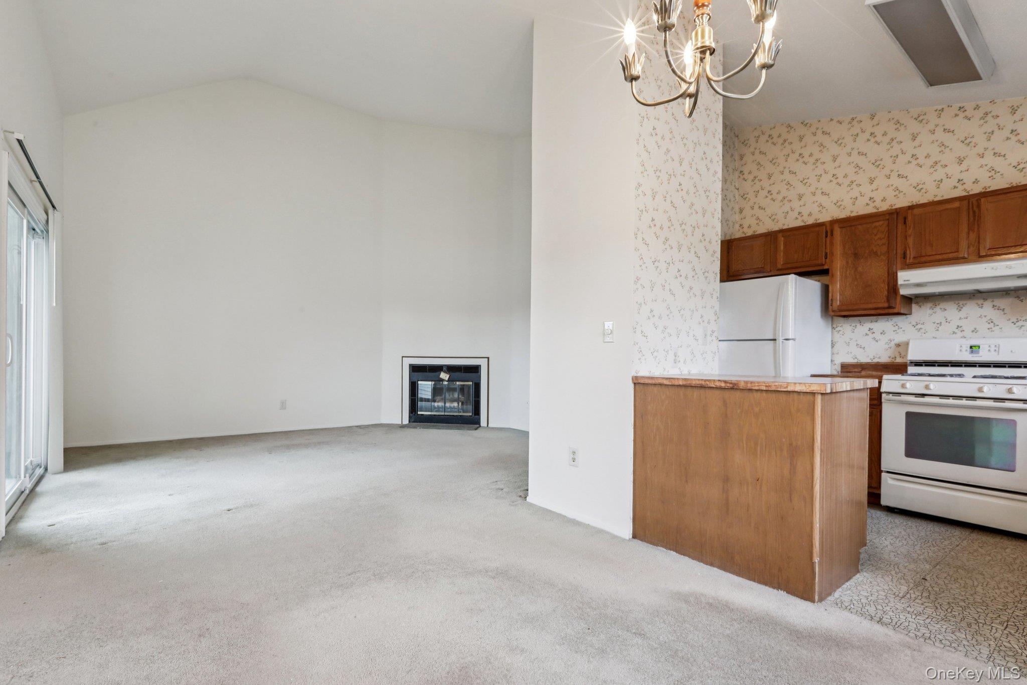 1401 Whispering Hills