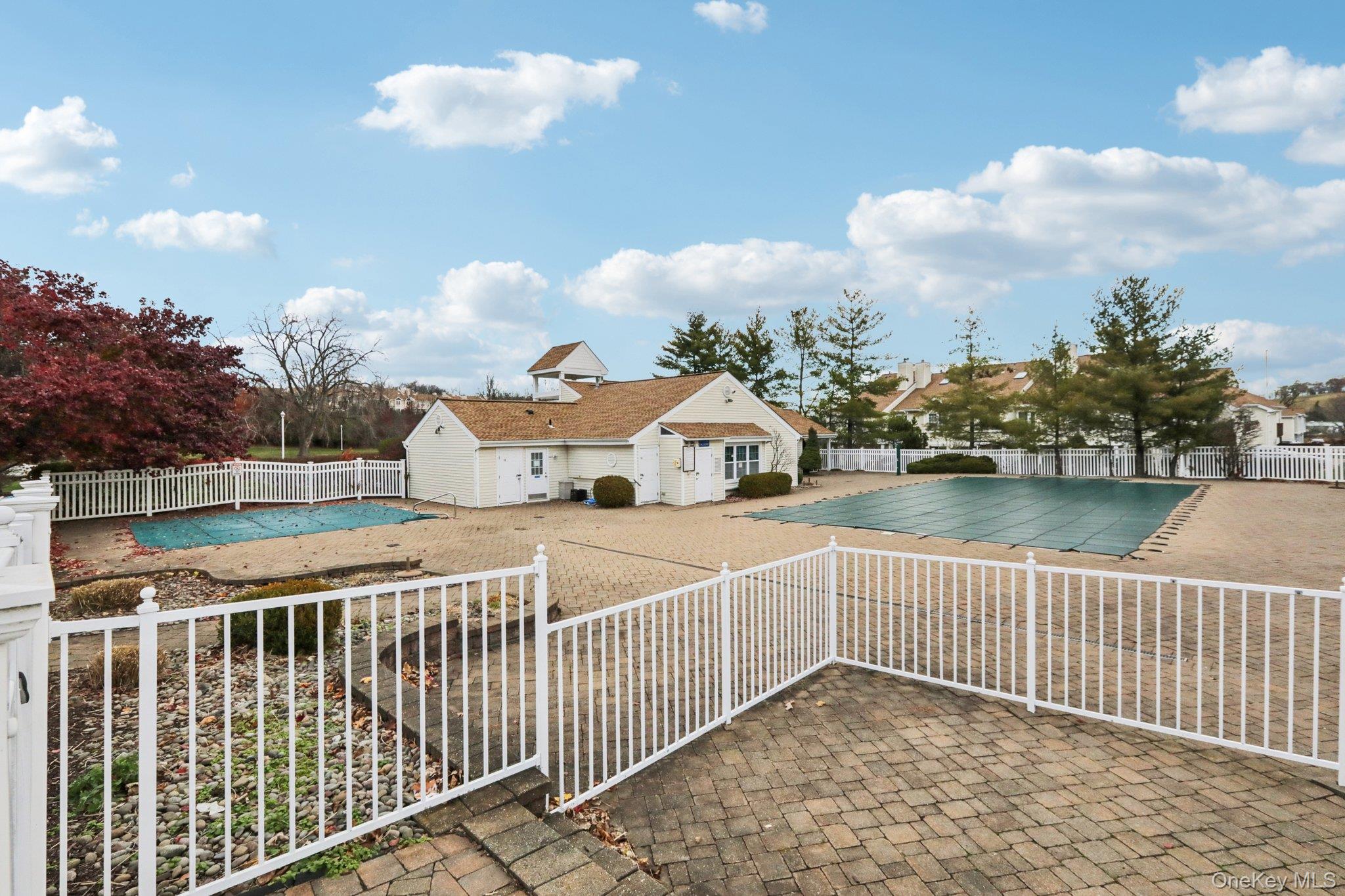 1401 Whispering Hills
