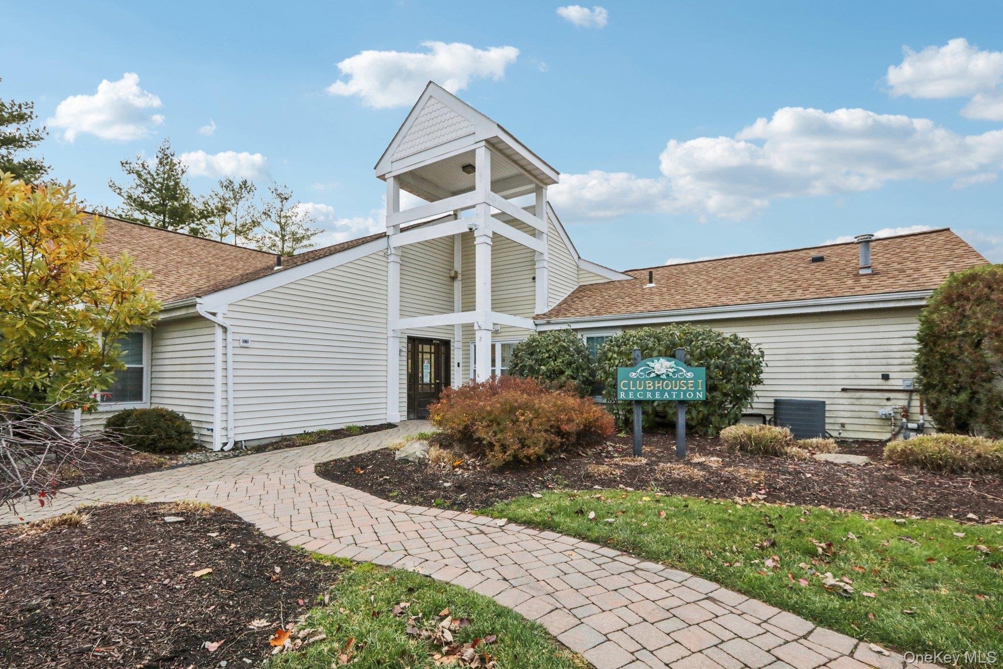 1401 Whispering Hills