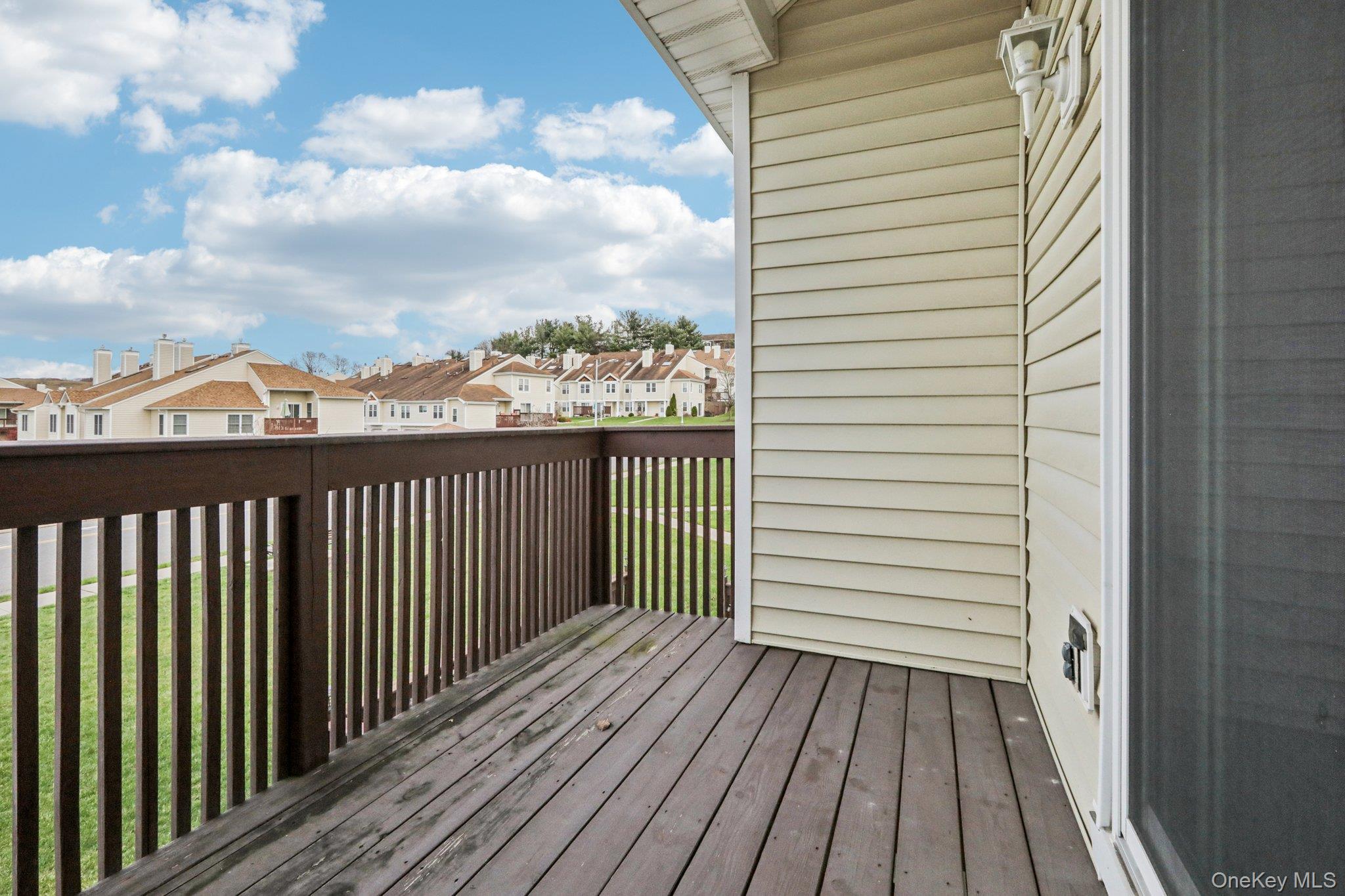 1401 Whispering Hills