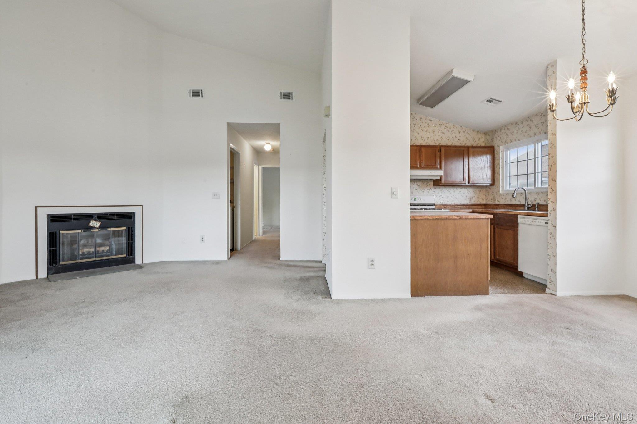 1401 Whispering Hills