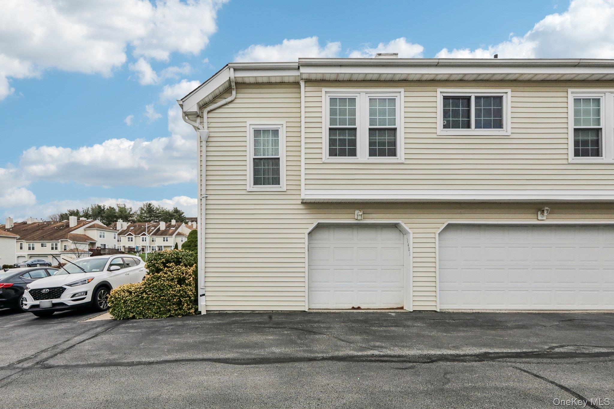 1401 Whispering Hills