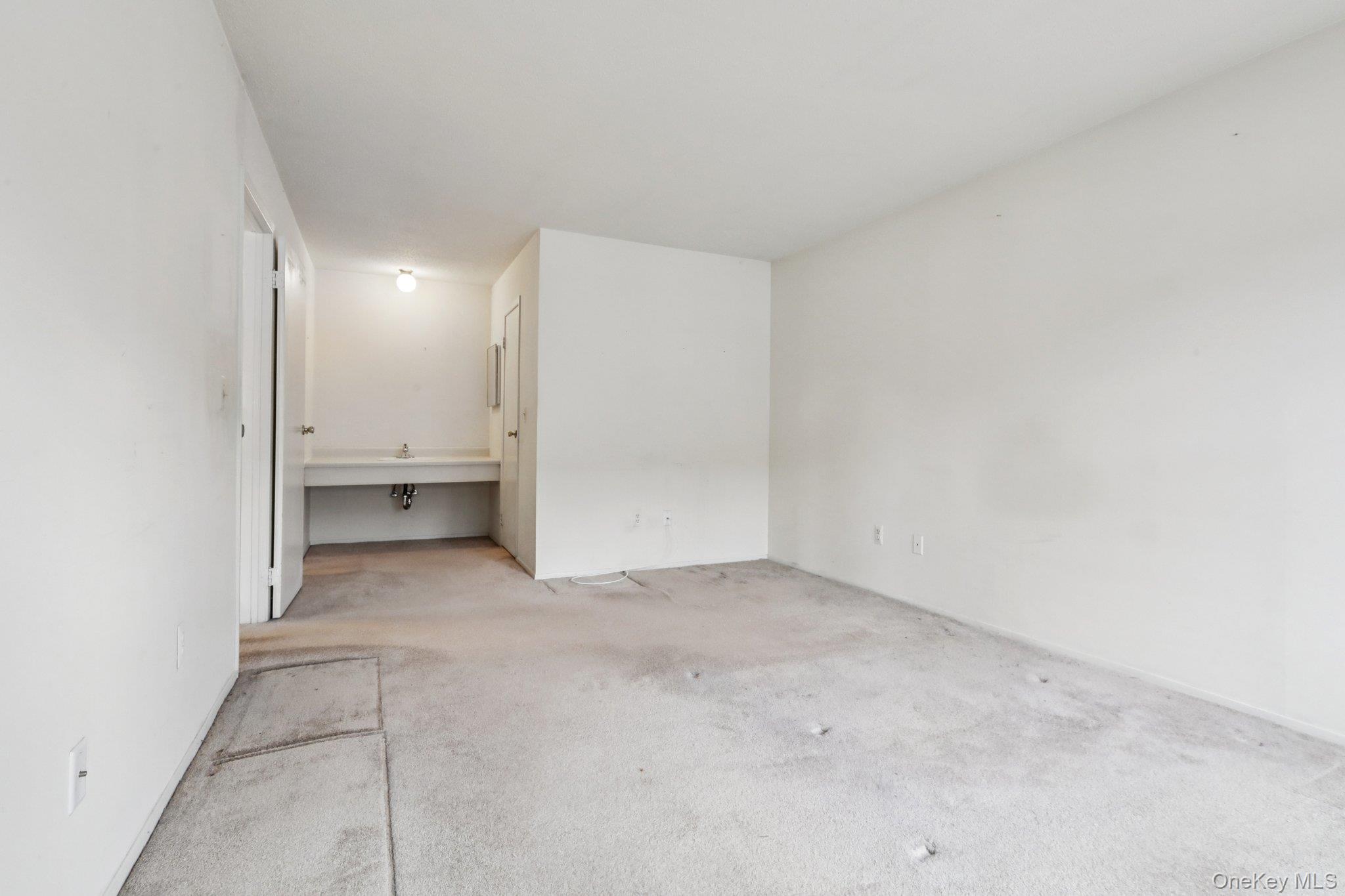 1401 Whispering Hills