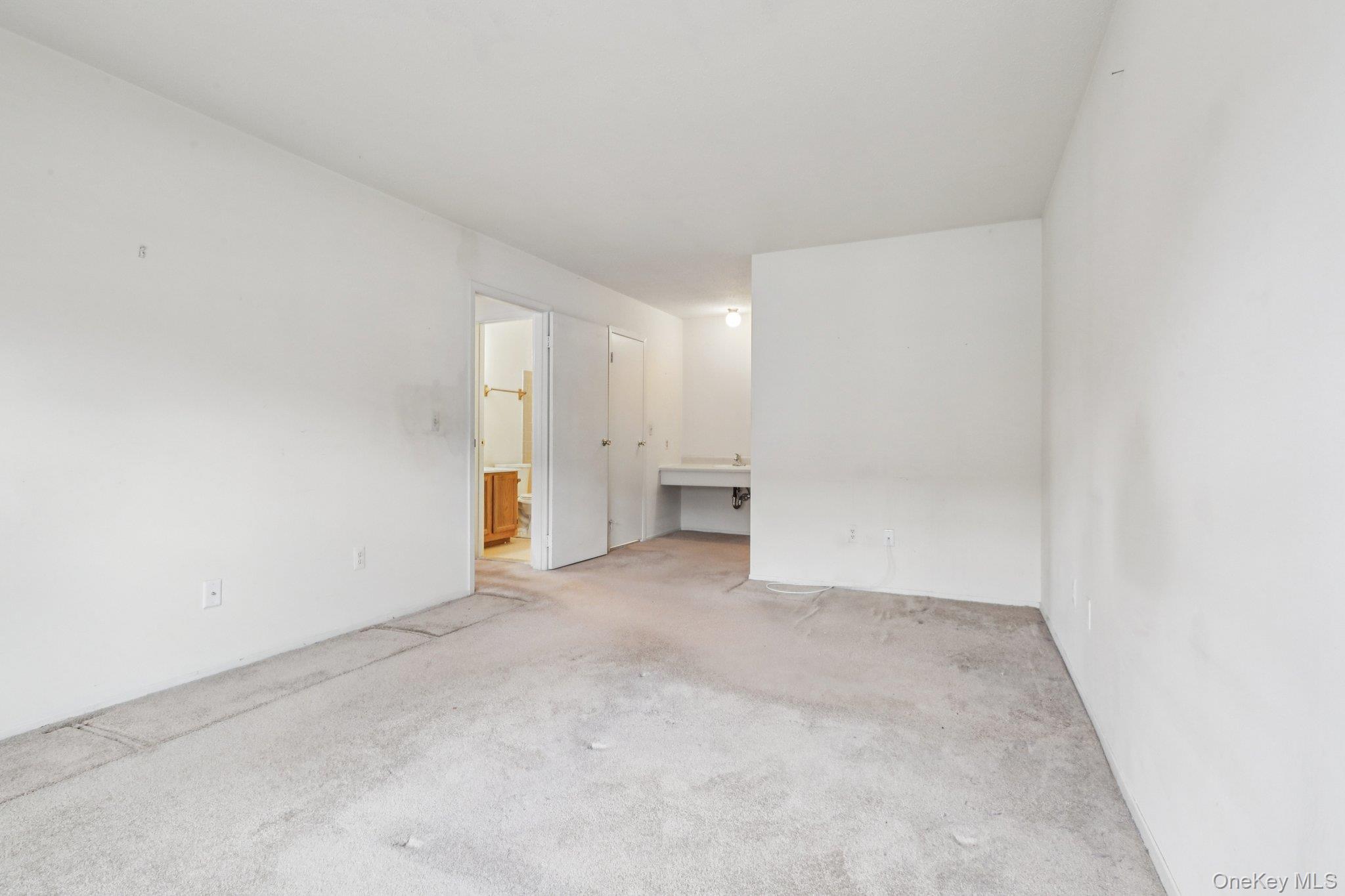 1401 Whispering Hills