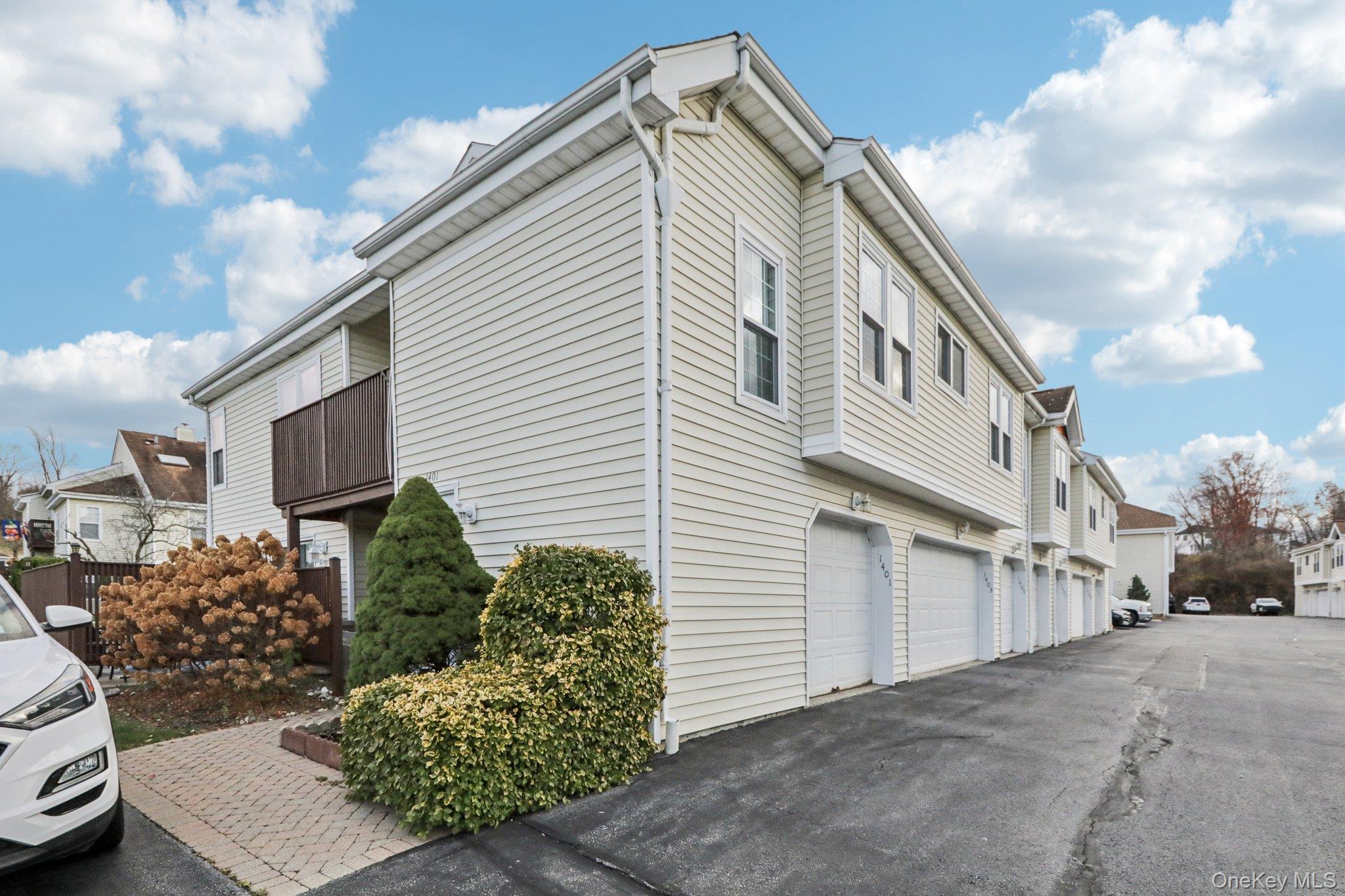 1401 Whispering Hills