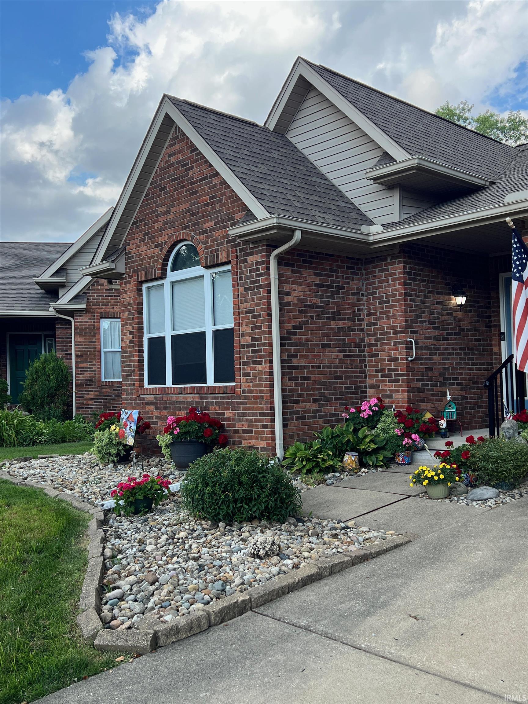 1207 S Hearthstone Court