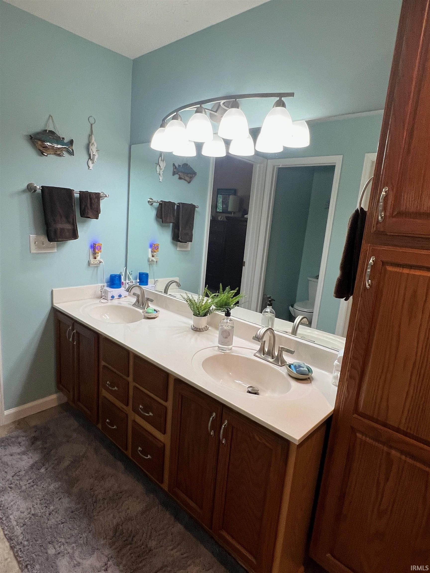 1207 S Hearthstone Court