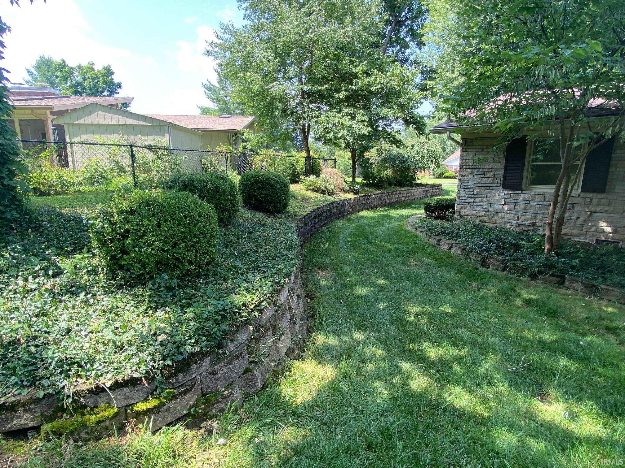 4402 N Hillview Drive