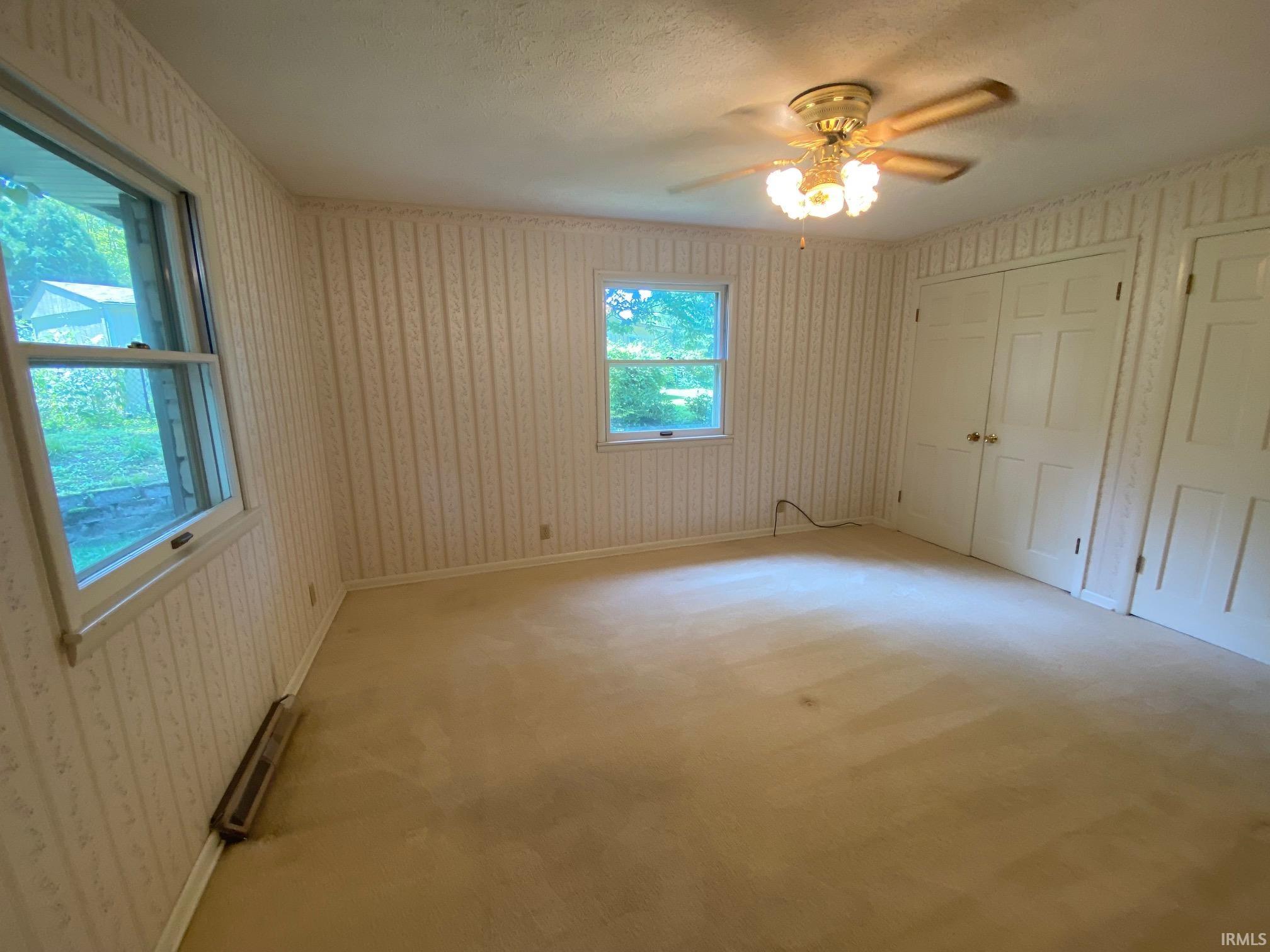 4402 N Hillview Drive