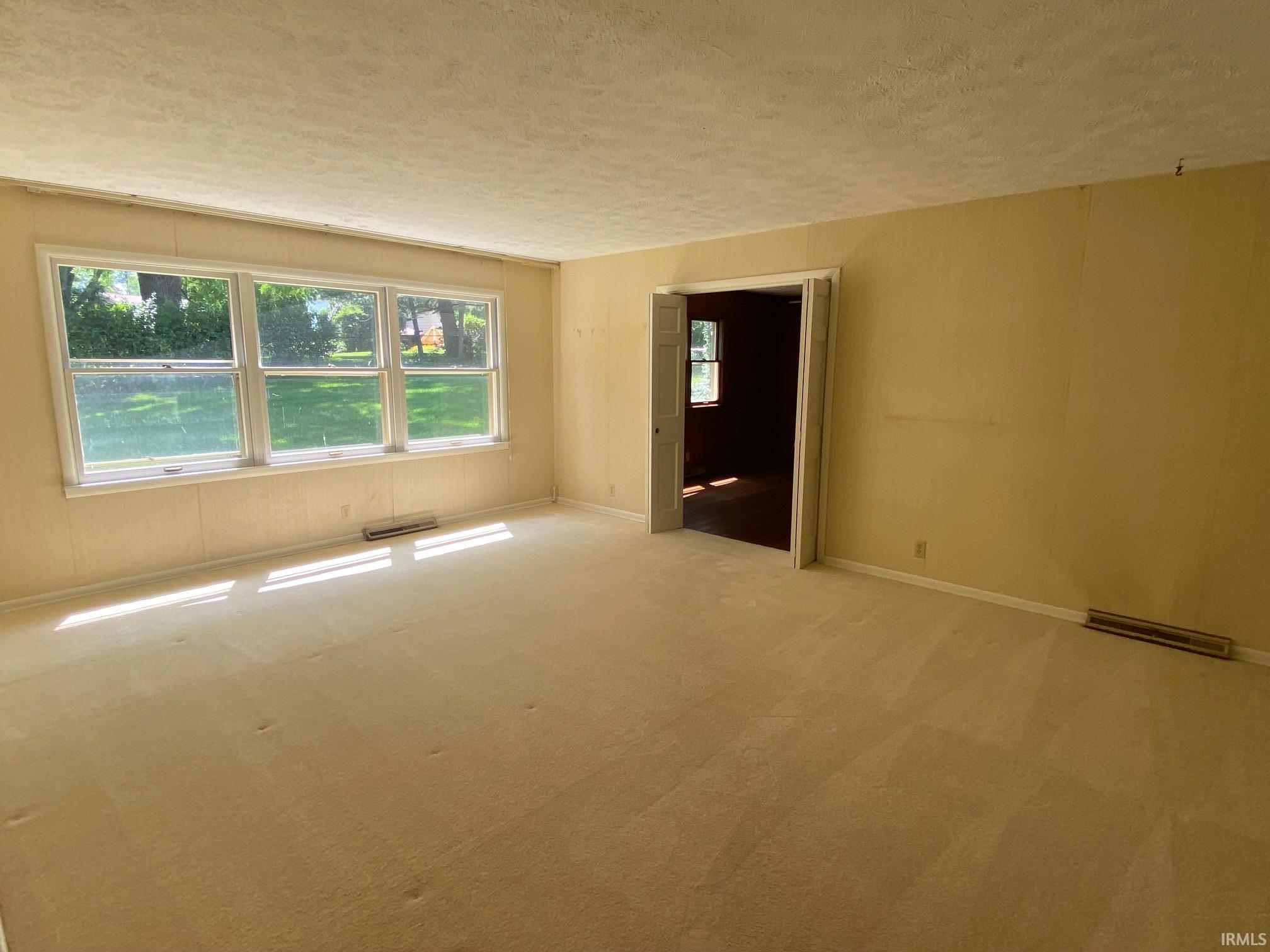 4402 N Hillview Drive