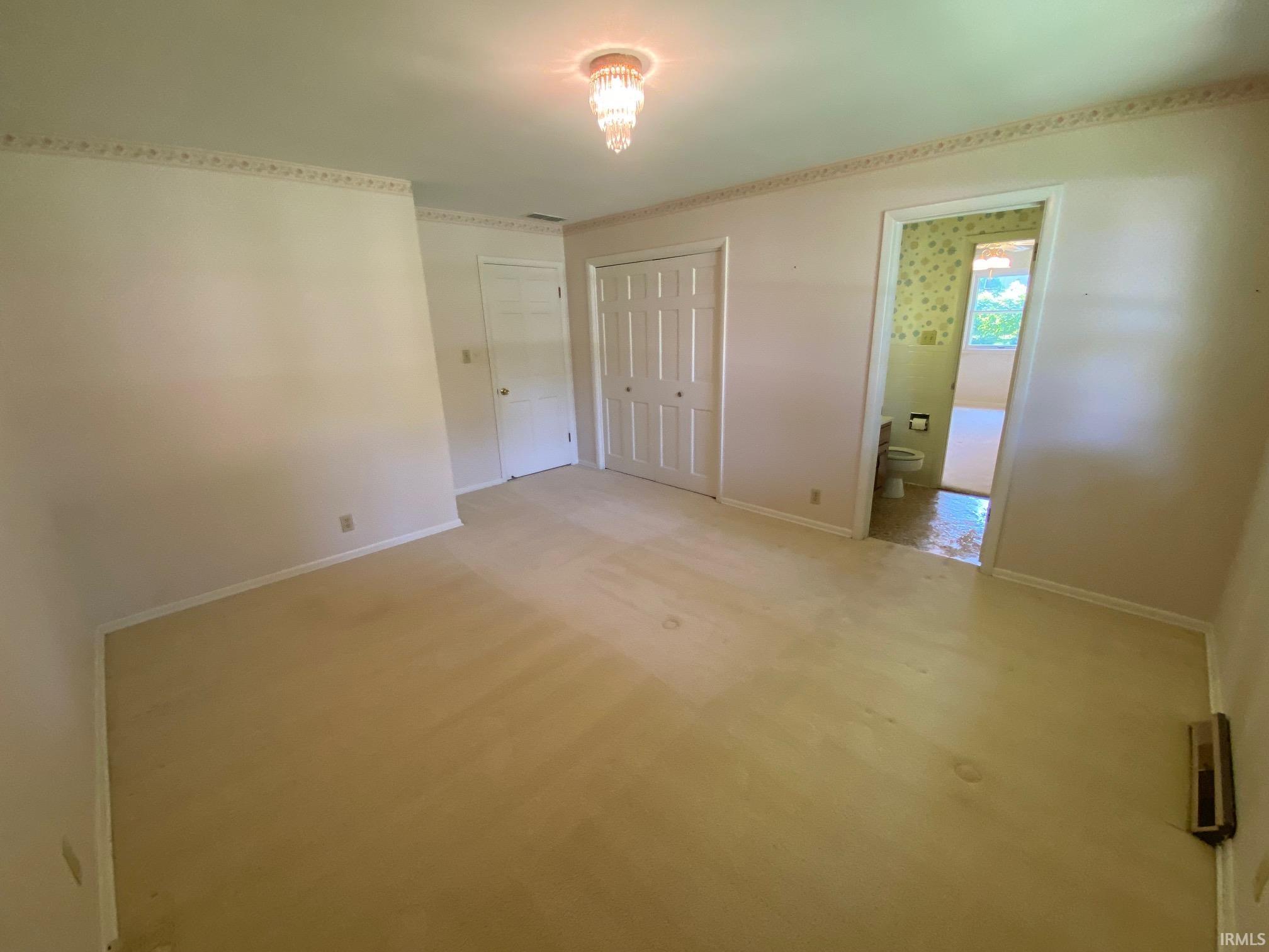 4402 N Hillview Drive