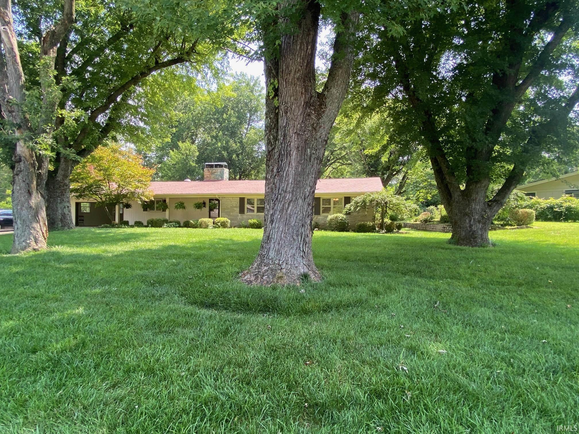 4402 N Hillview Drive