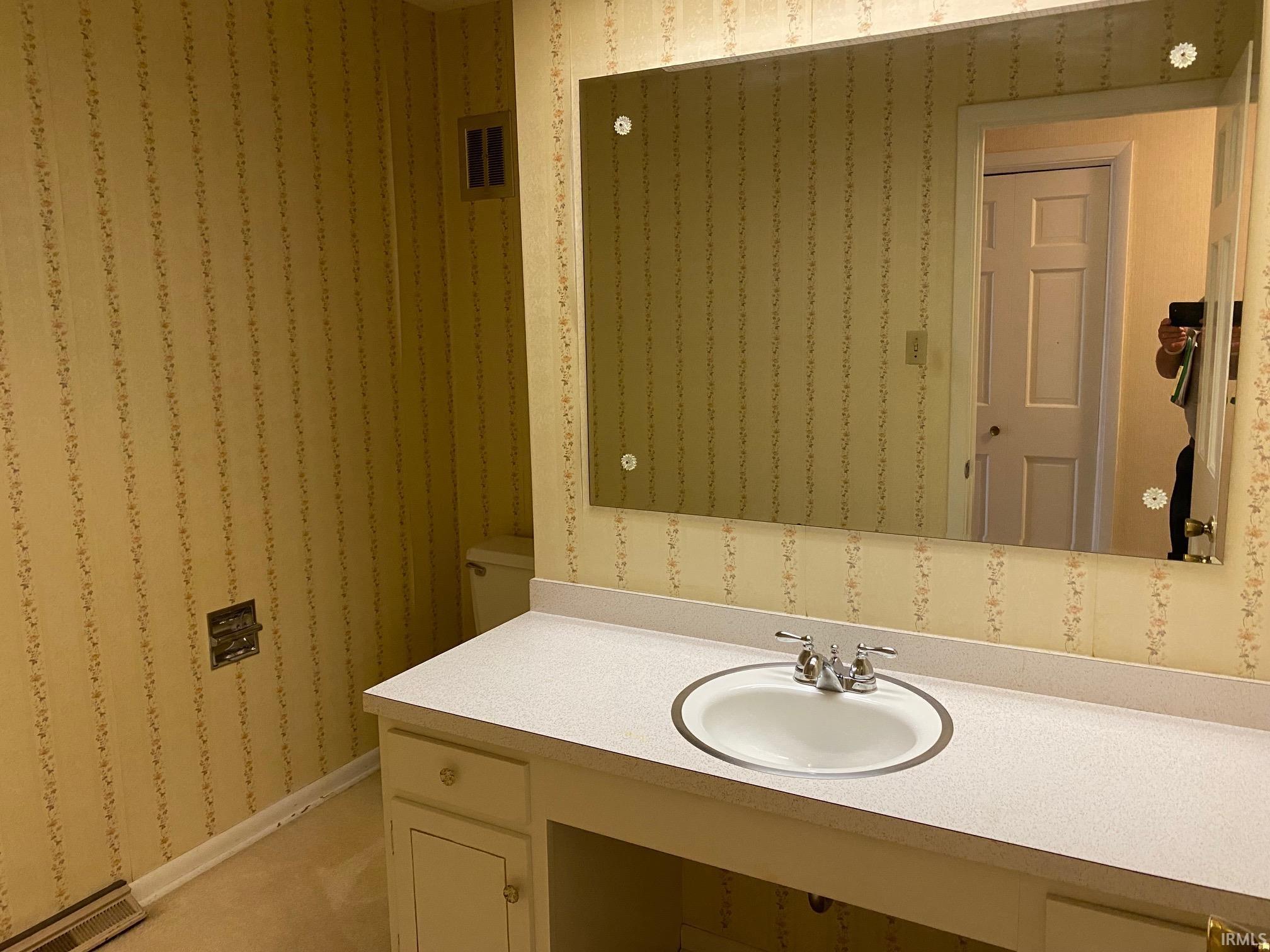 4402 N Hillview Drive