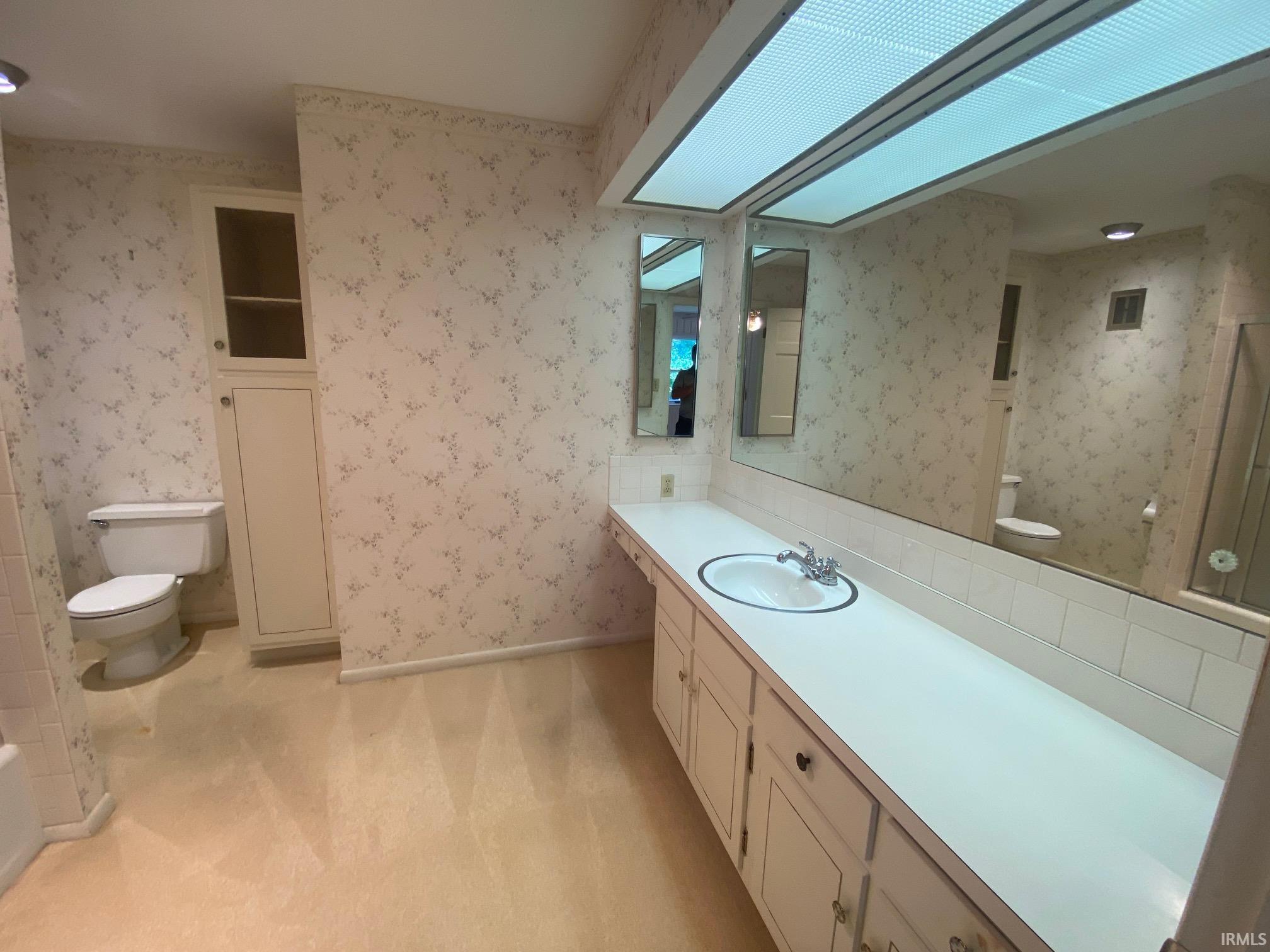 4402 N Hillview Drive