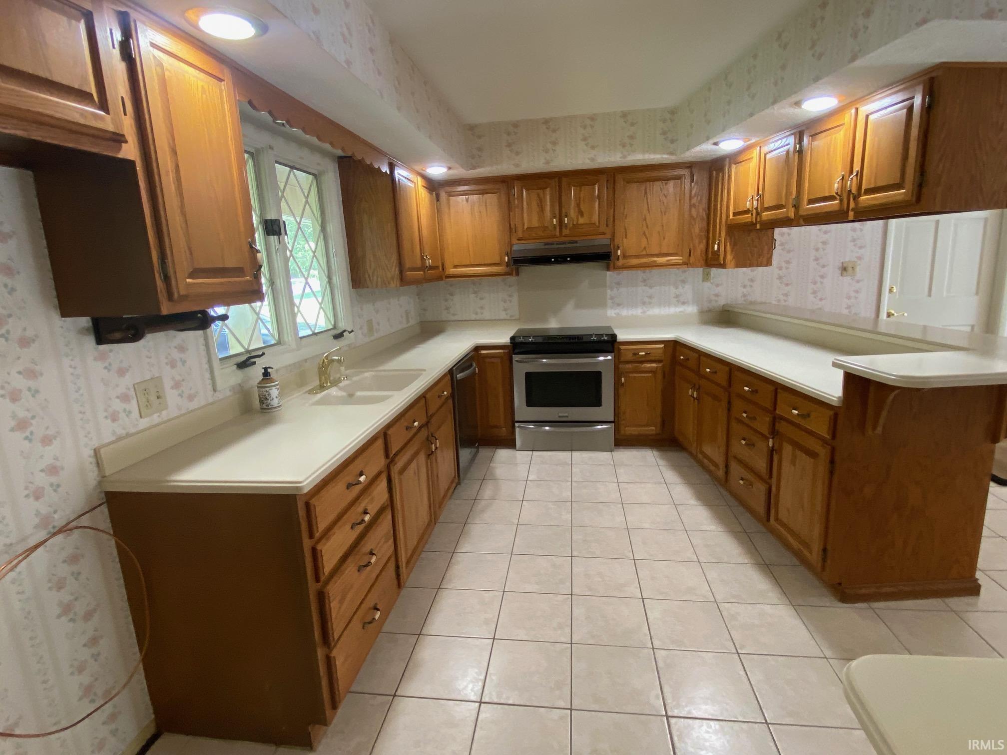 4402 N Hillview Drive