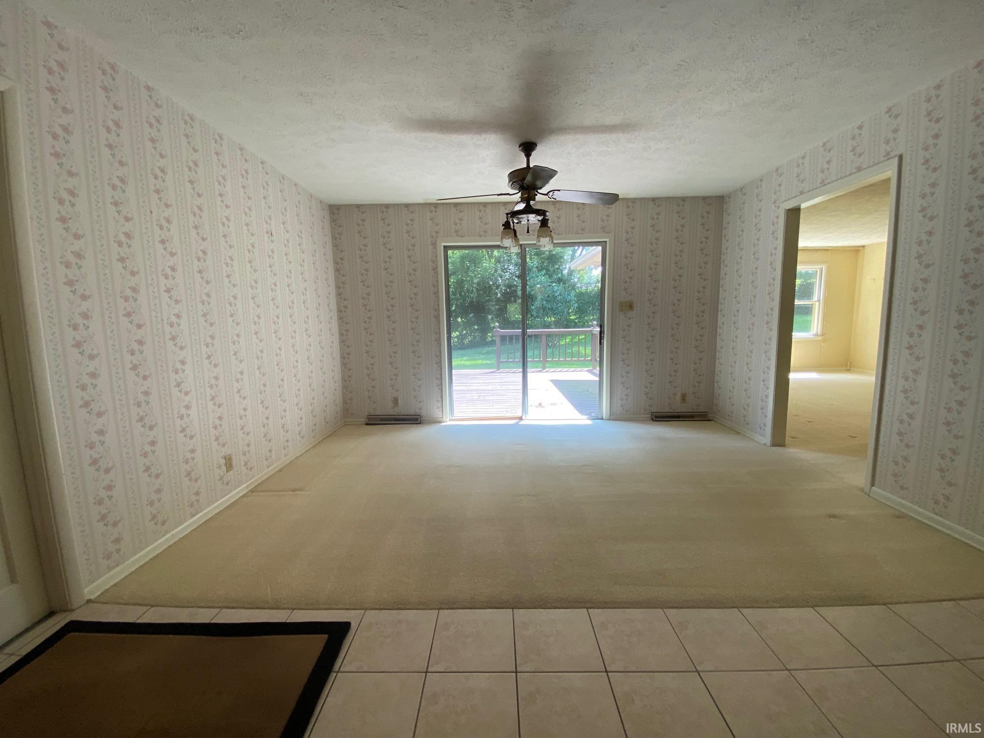 4402 N Hillview Drive