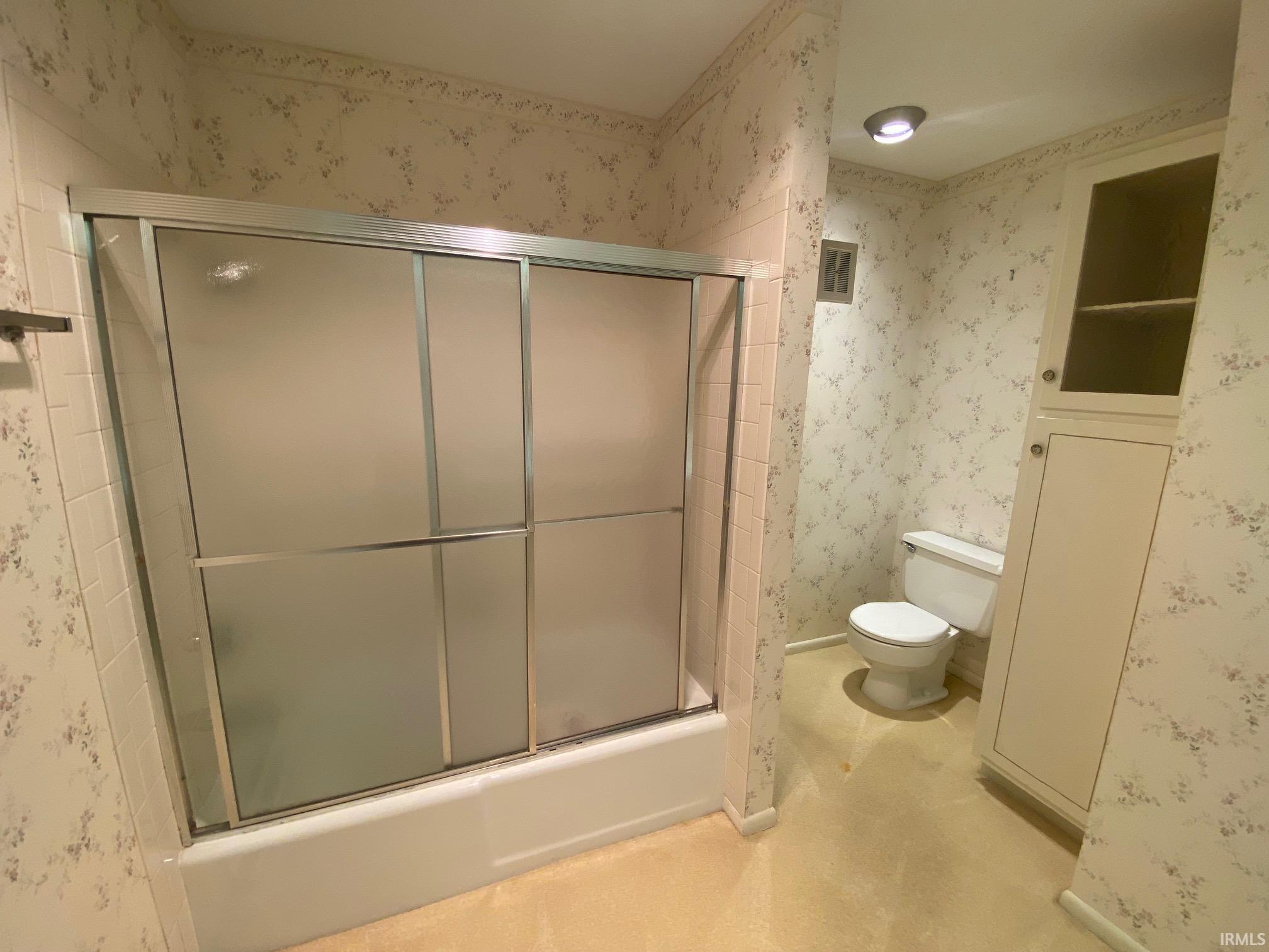 4402 N Hillview Drive