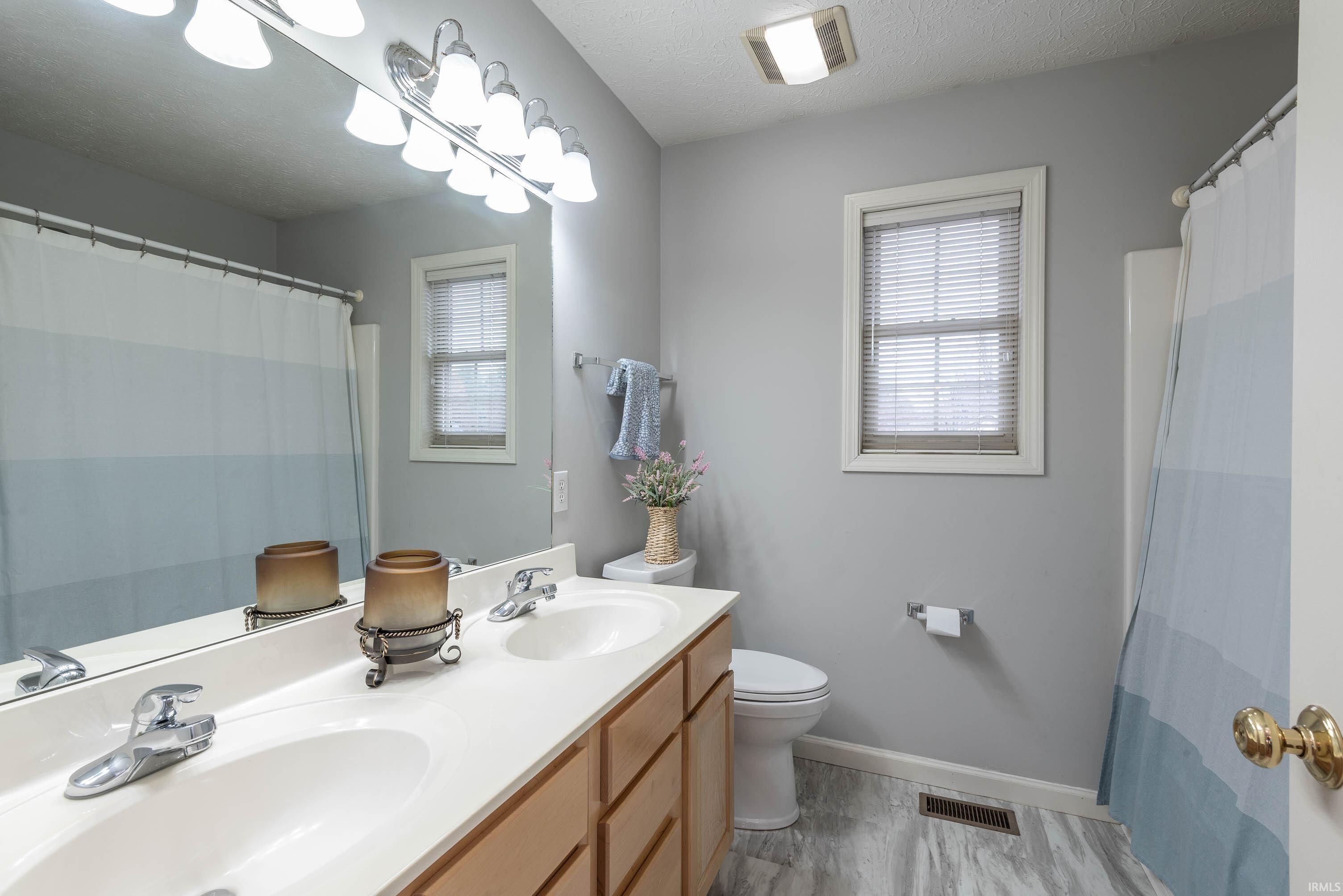 3253 S Southern Oaks Drive