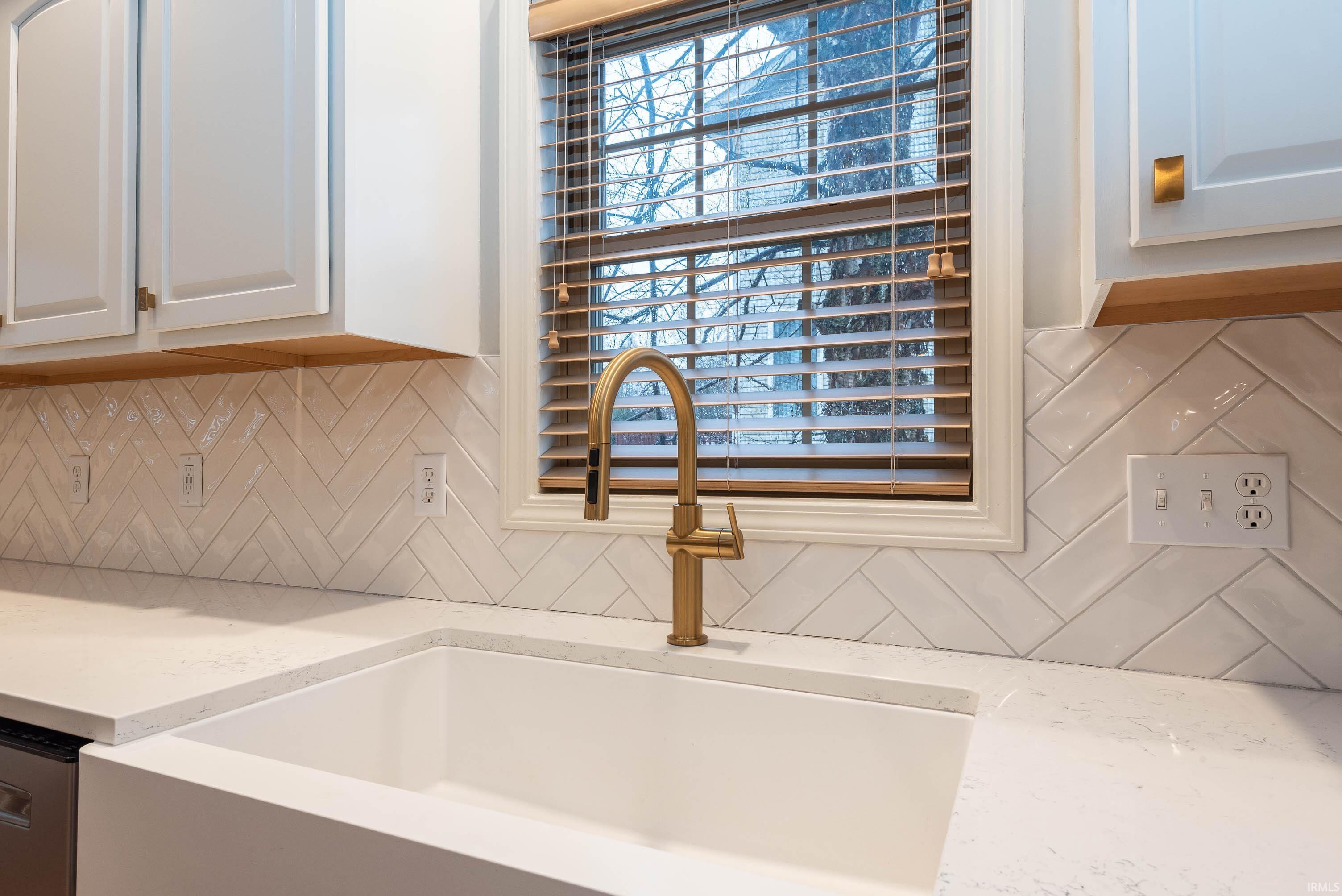 3253 S Southern Oaks Drive