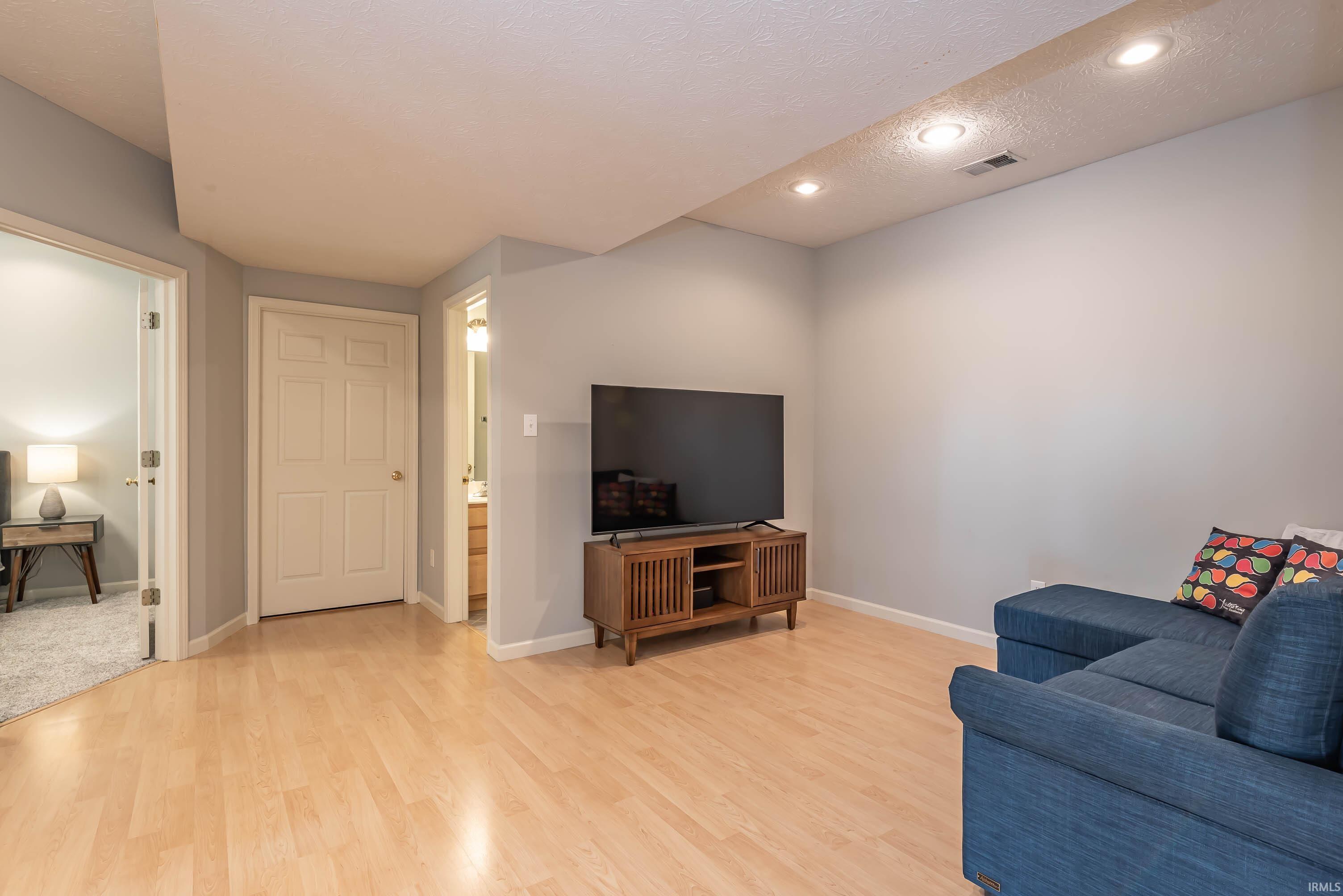 3253 S Southern Oaks Drive