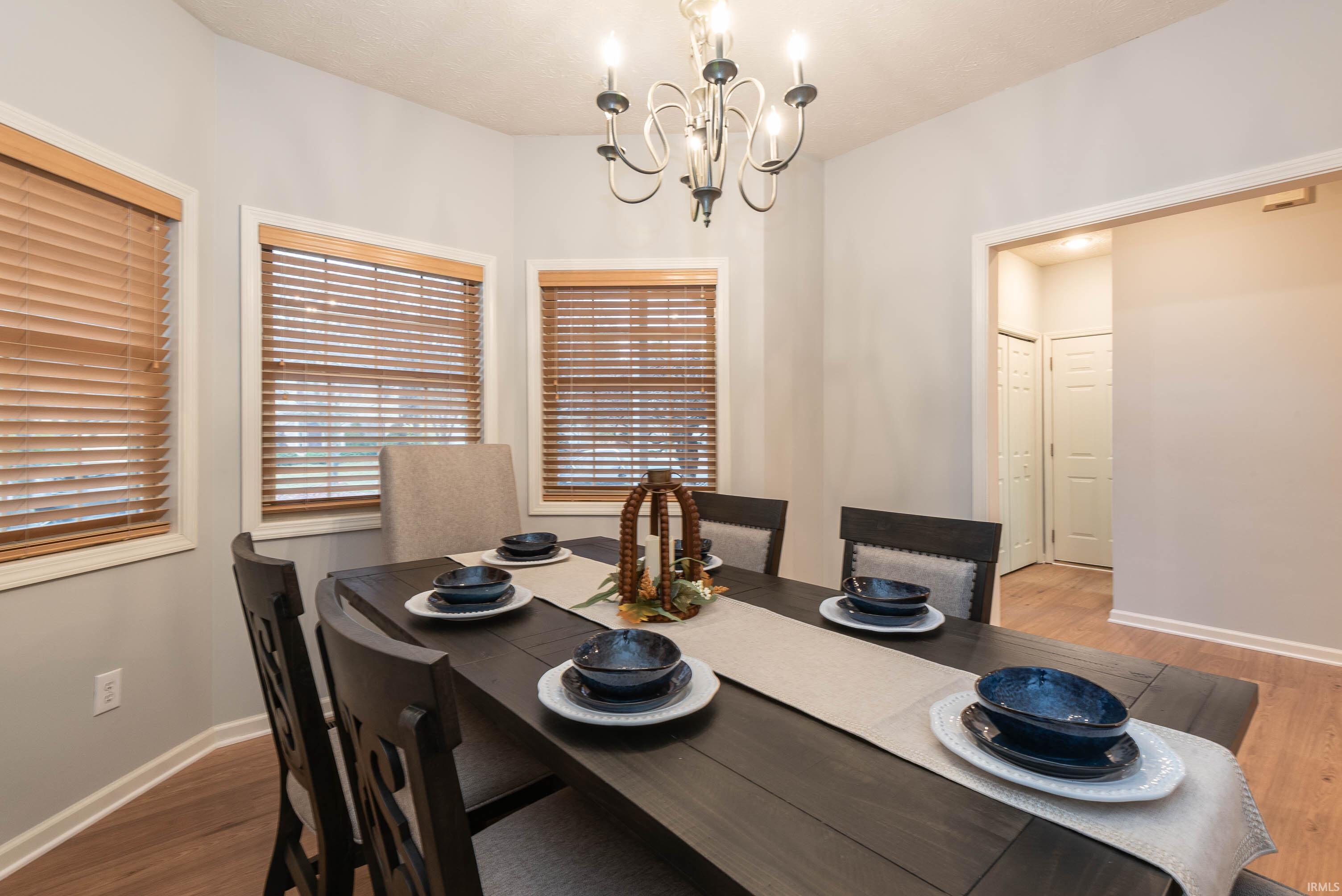 3253 S Southern Oaks Drive