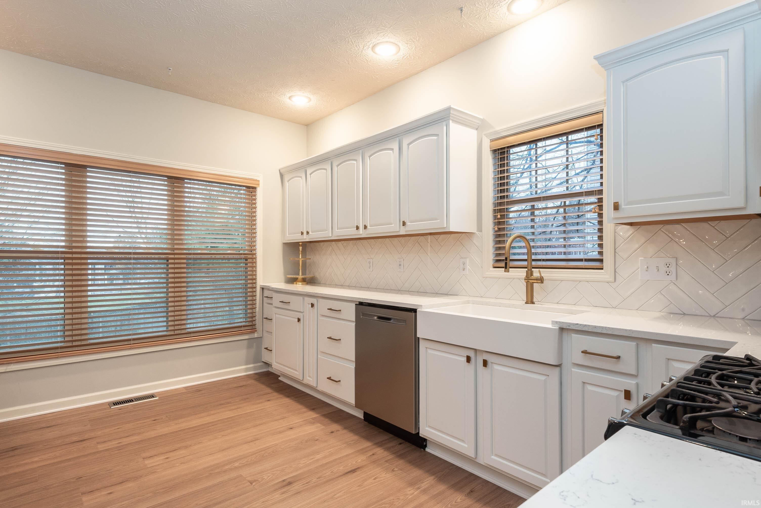 3253 S Southern Oaks Drive