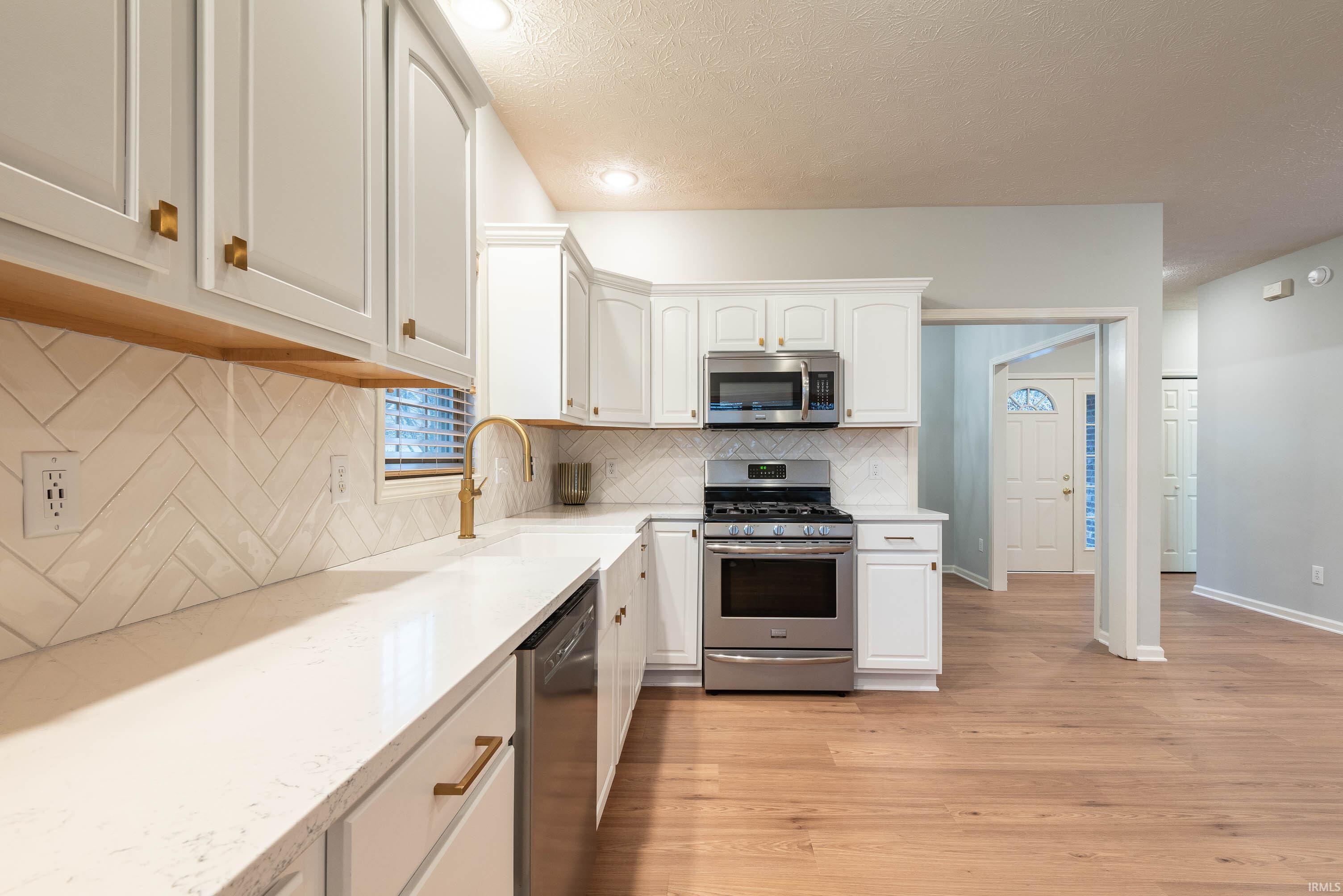 3253 S Southern Oaks Drive