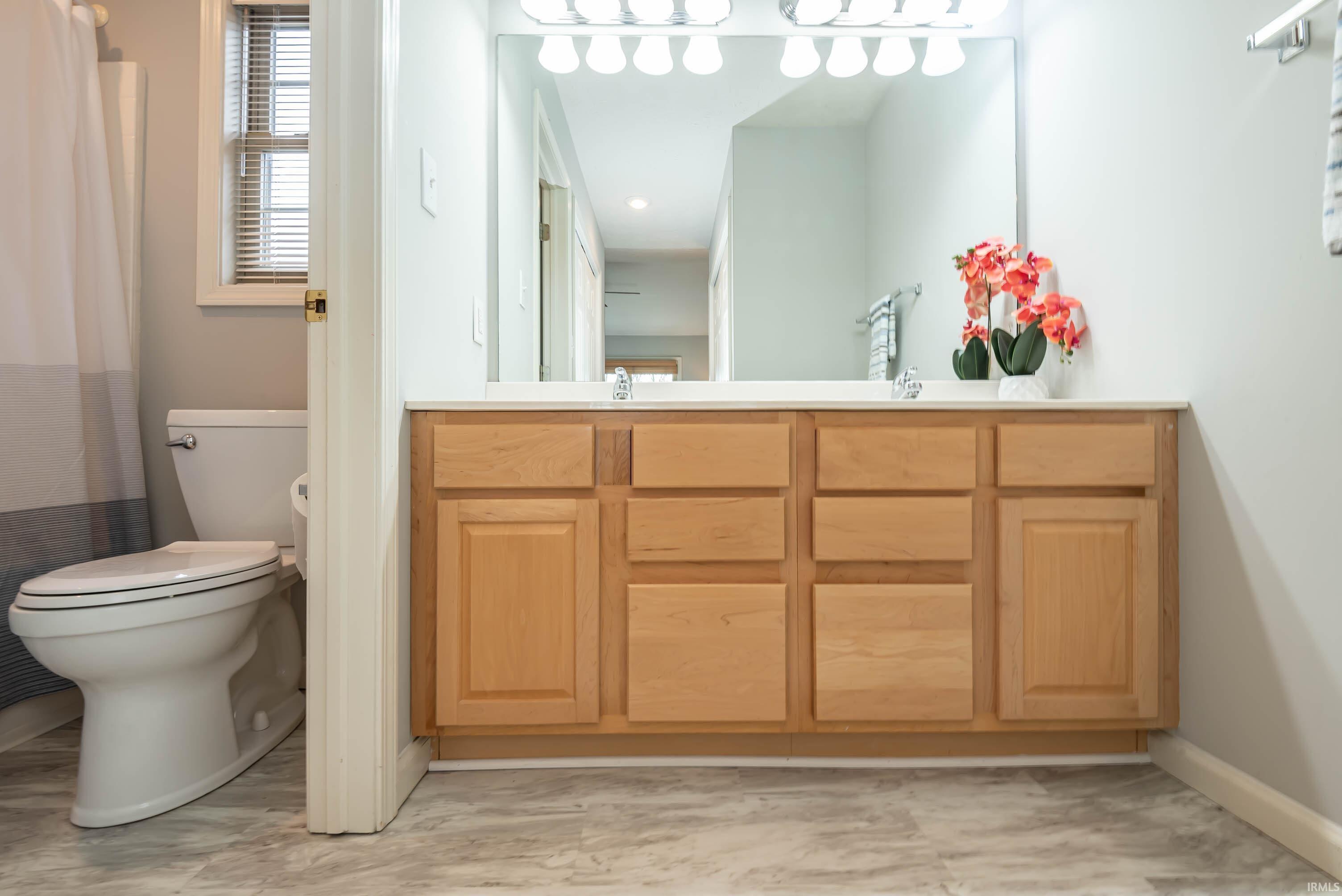 3253 S Southern Oaks Drive