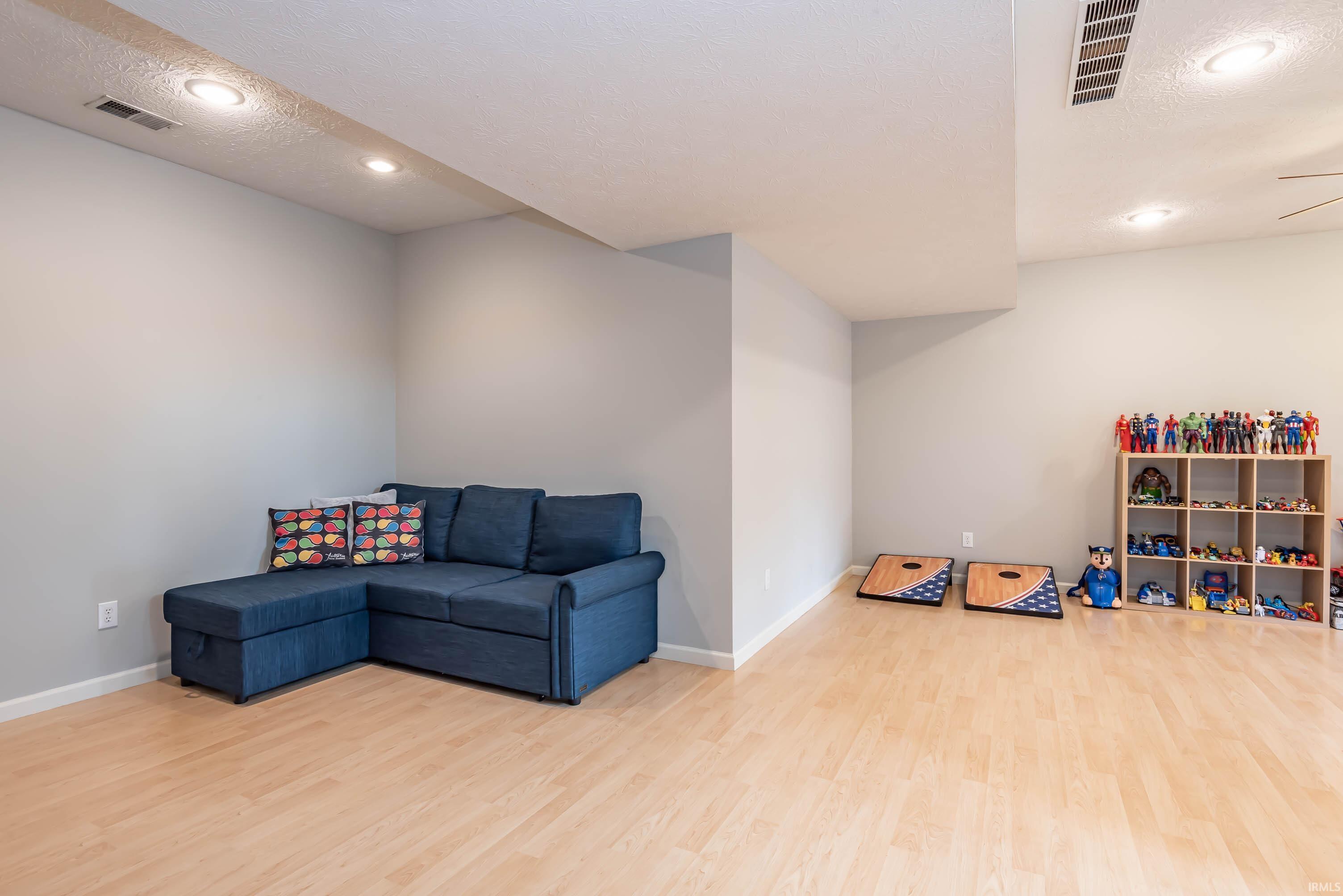 3253 S Southern Oaks Drive