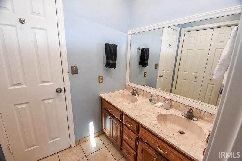 3752 S Bainbridge Drive