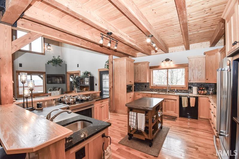 5736 N Pathways Drive