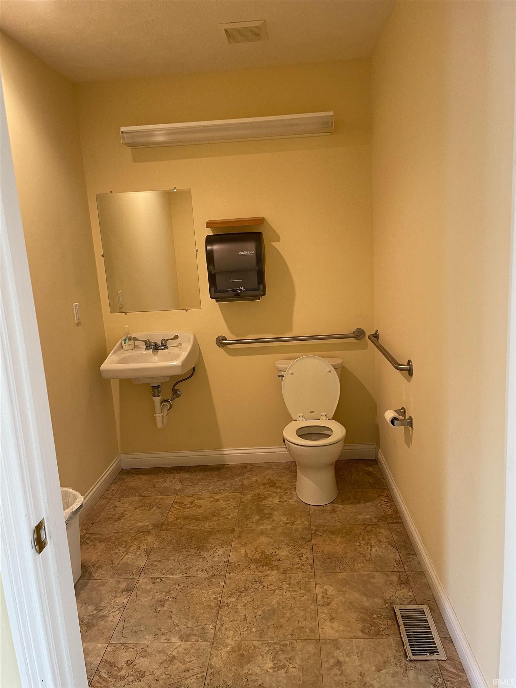 2201 W Sudbury Drive