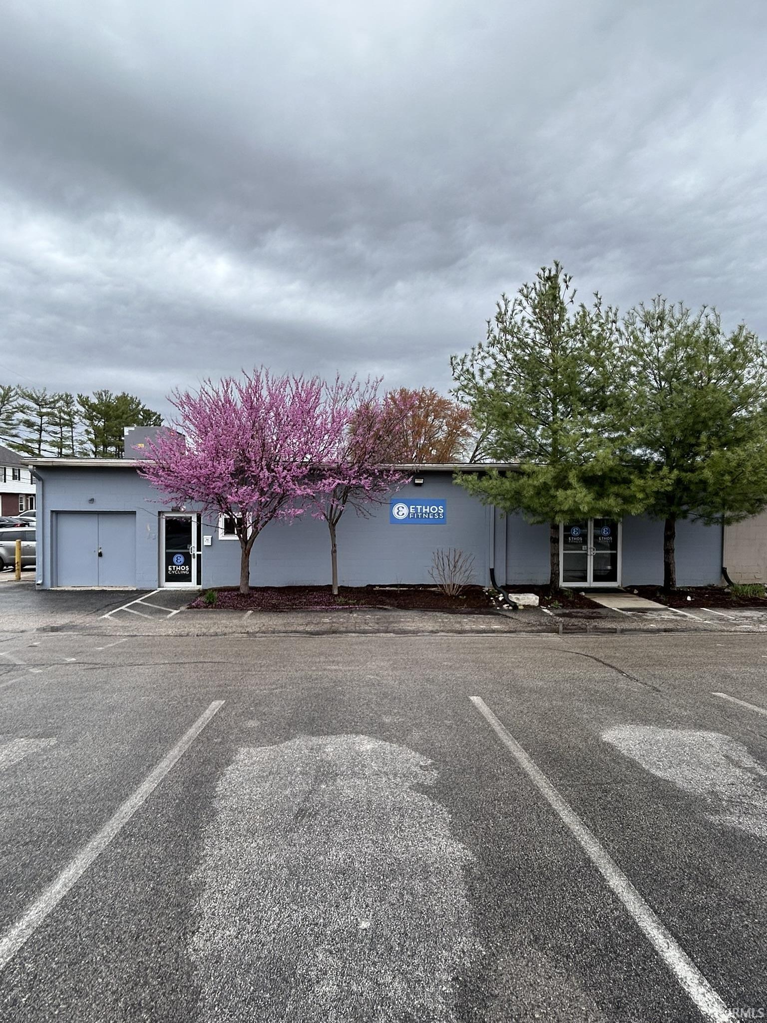 1709 N College Unit: 102 and 103