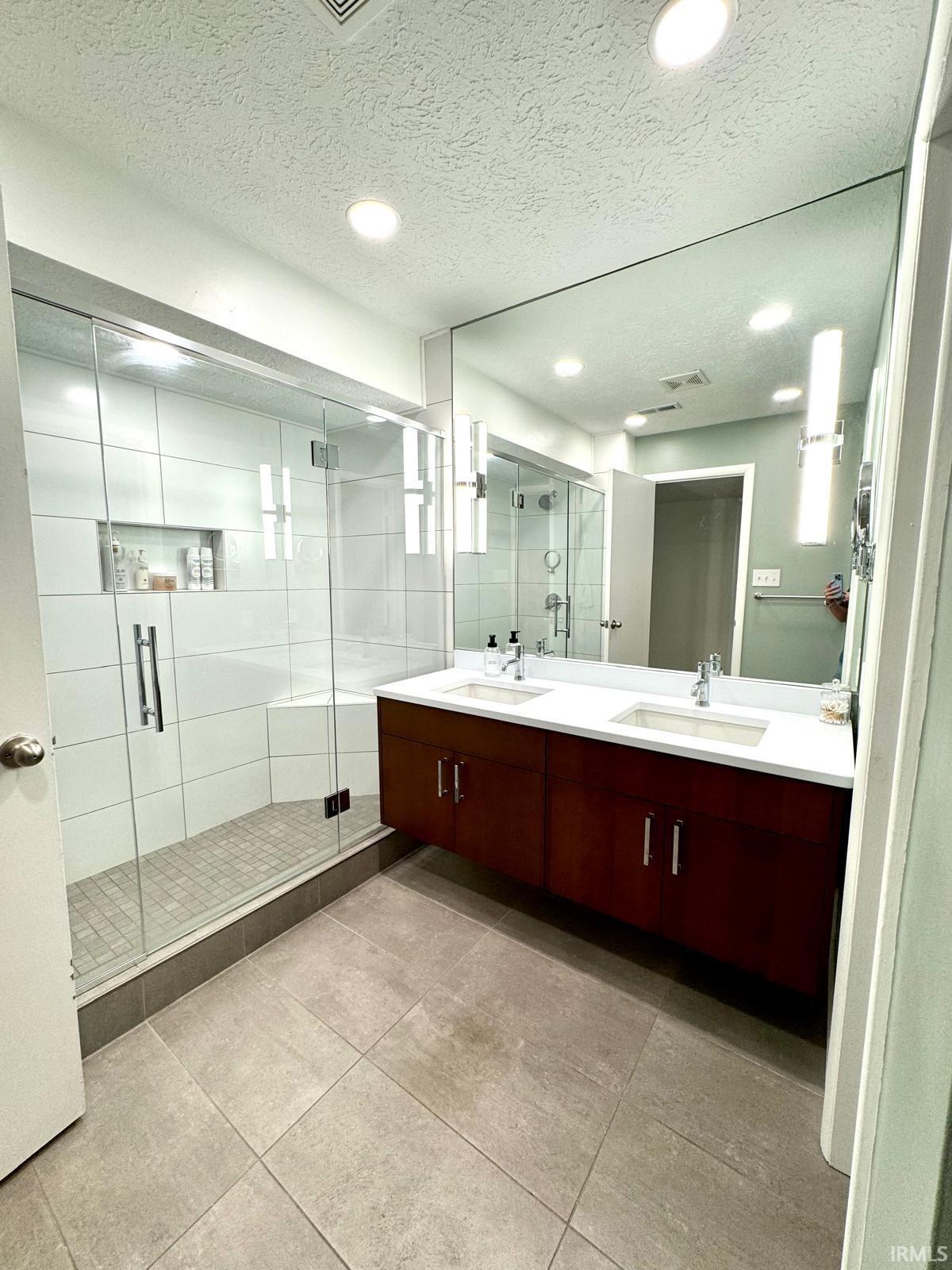 9105 S Greenridge Lane