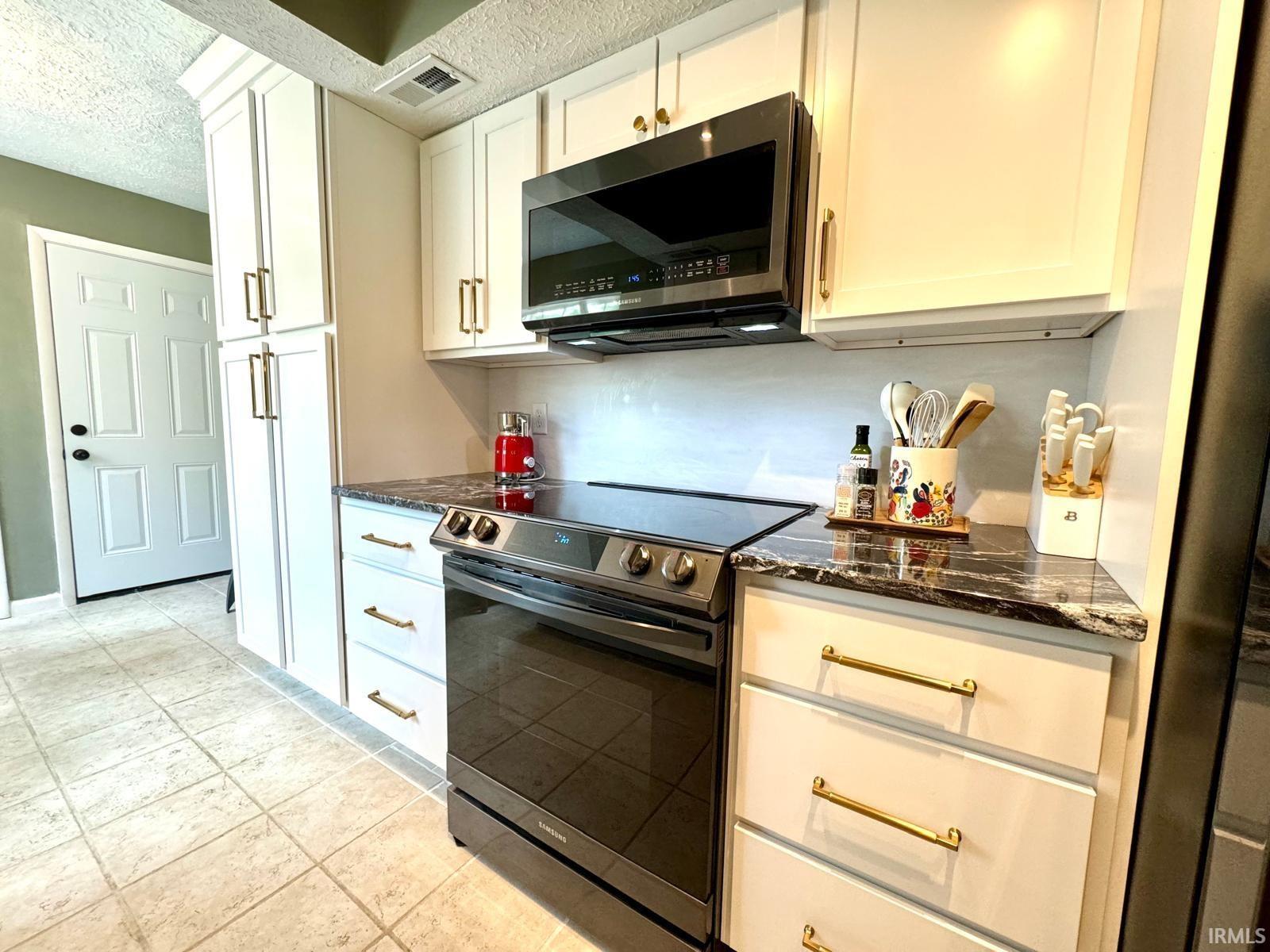 9105 S Greenridge Lane