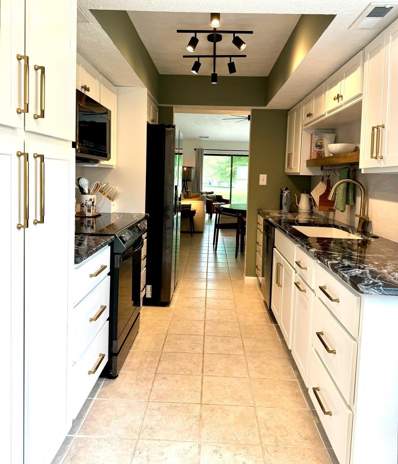 9105 S Greenridge Lane