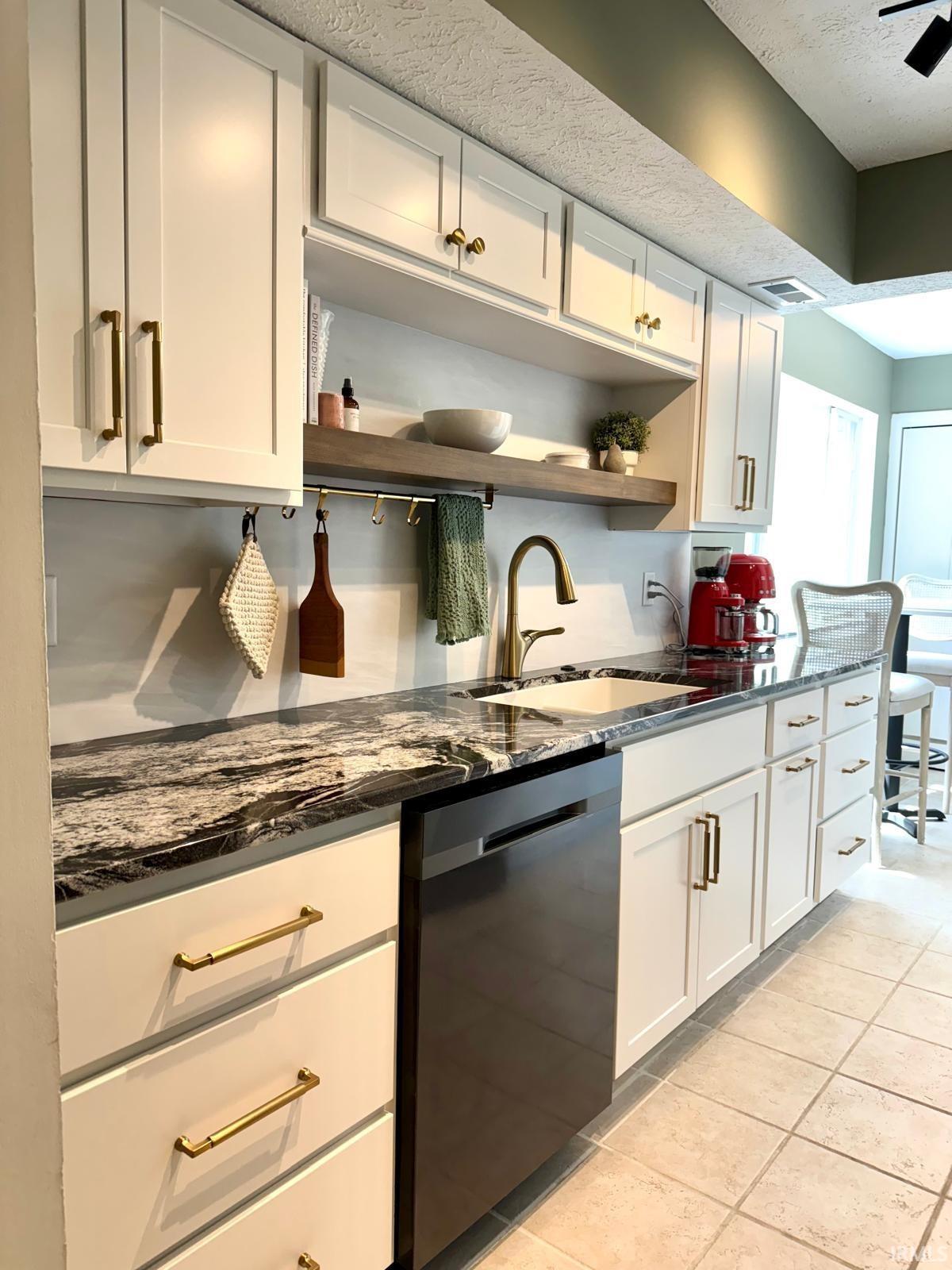 9105 S Greenridge Lane