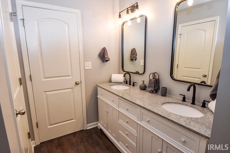 3667 S Glasgow Circle