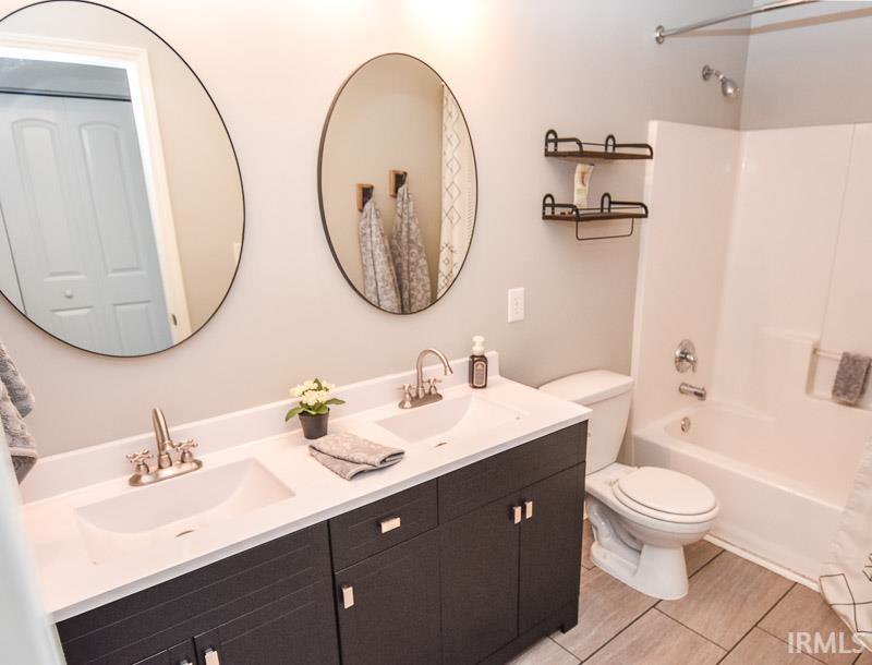 3667 S Glasgow Circle