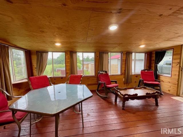 3342 N Kingsley Drive