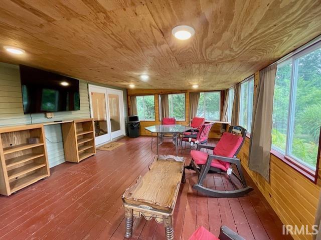 3342 N Kingsley Drive