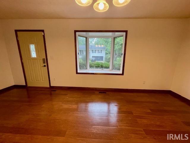 3342 N Kingsley Drive