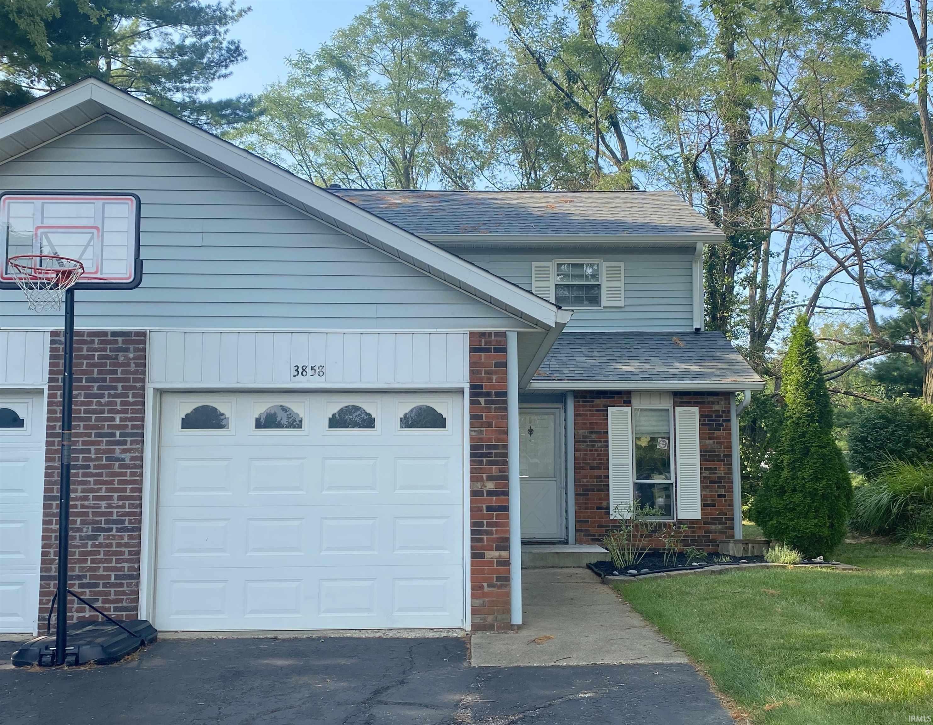 3858 S Laurel Court