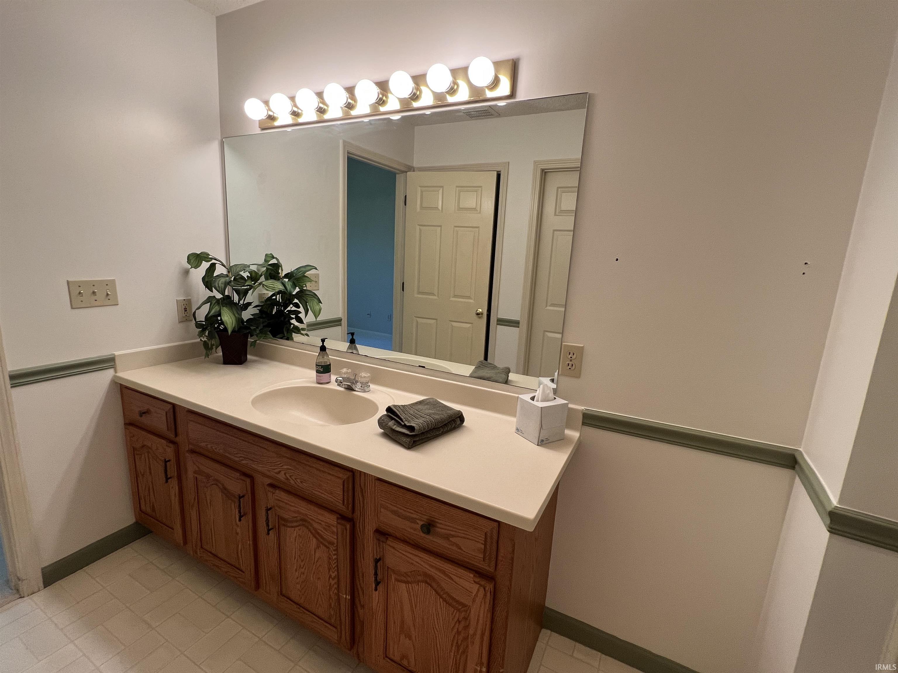 1200 S Hearthstone Court