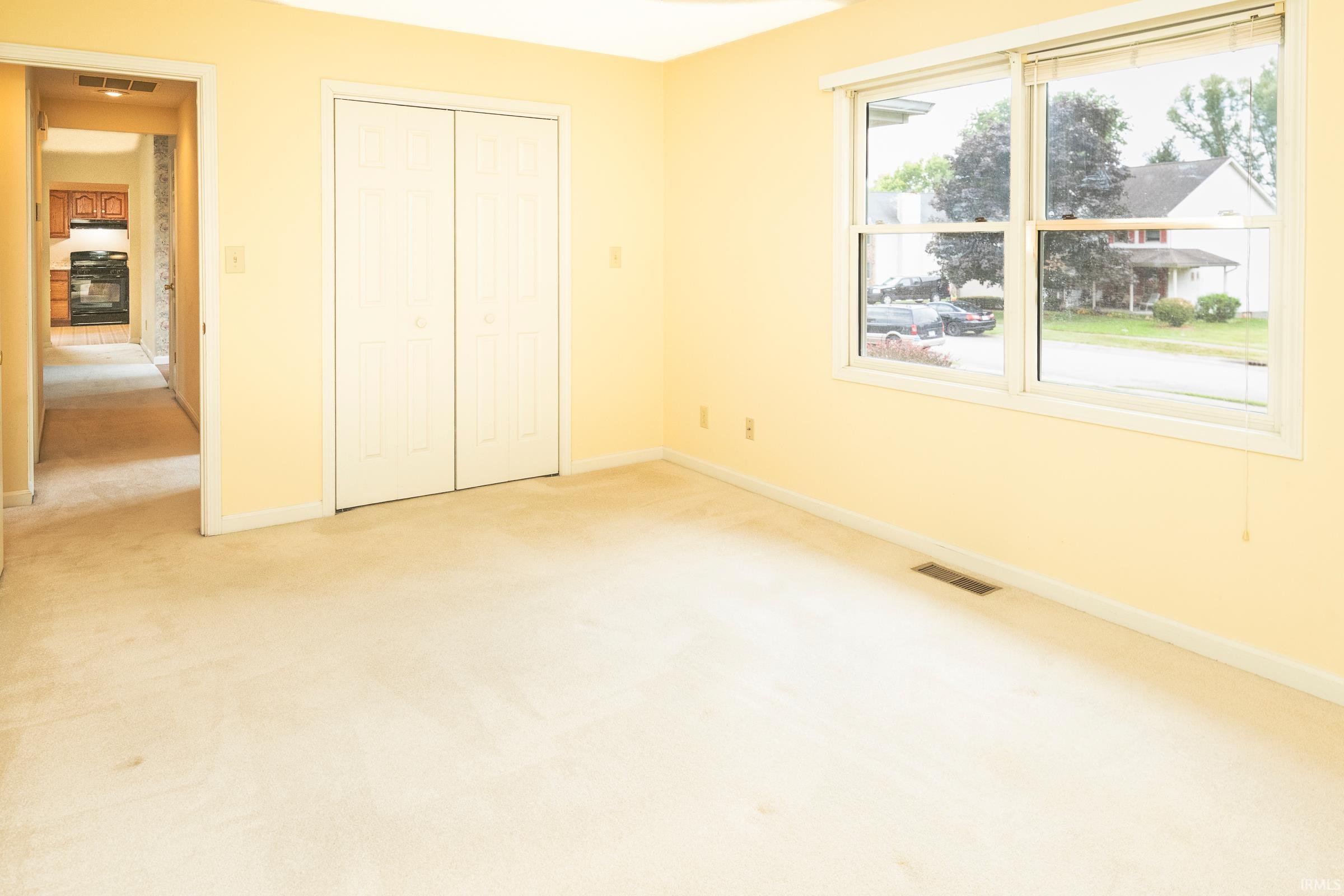 800 W Whitestone Street