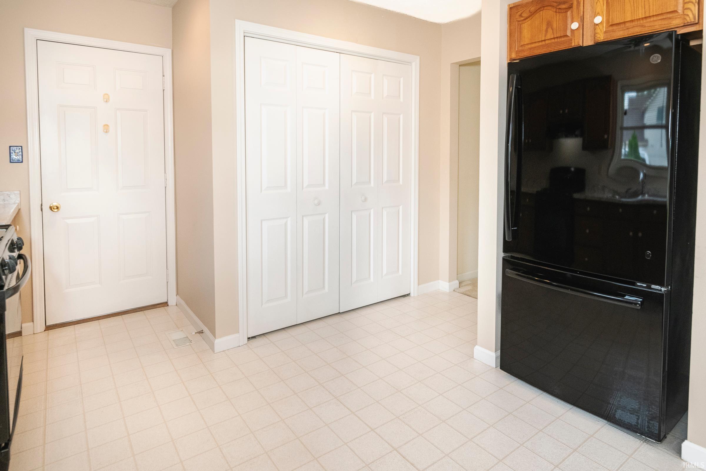 800 W Whitestone Street