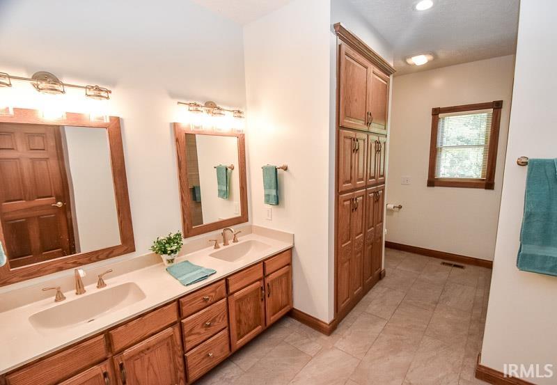 7810 N Wexford Court